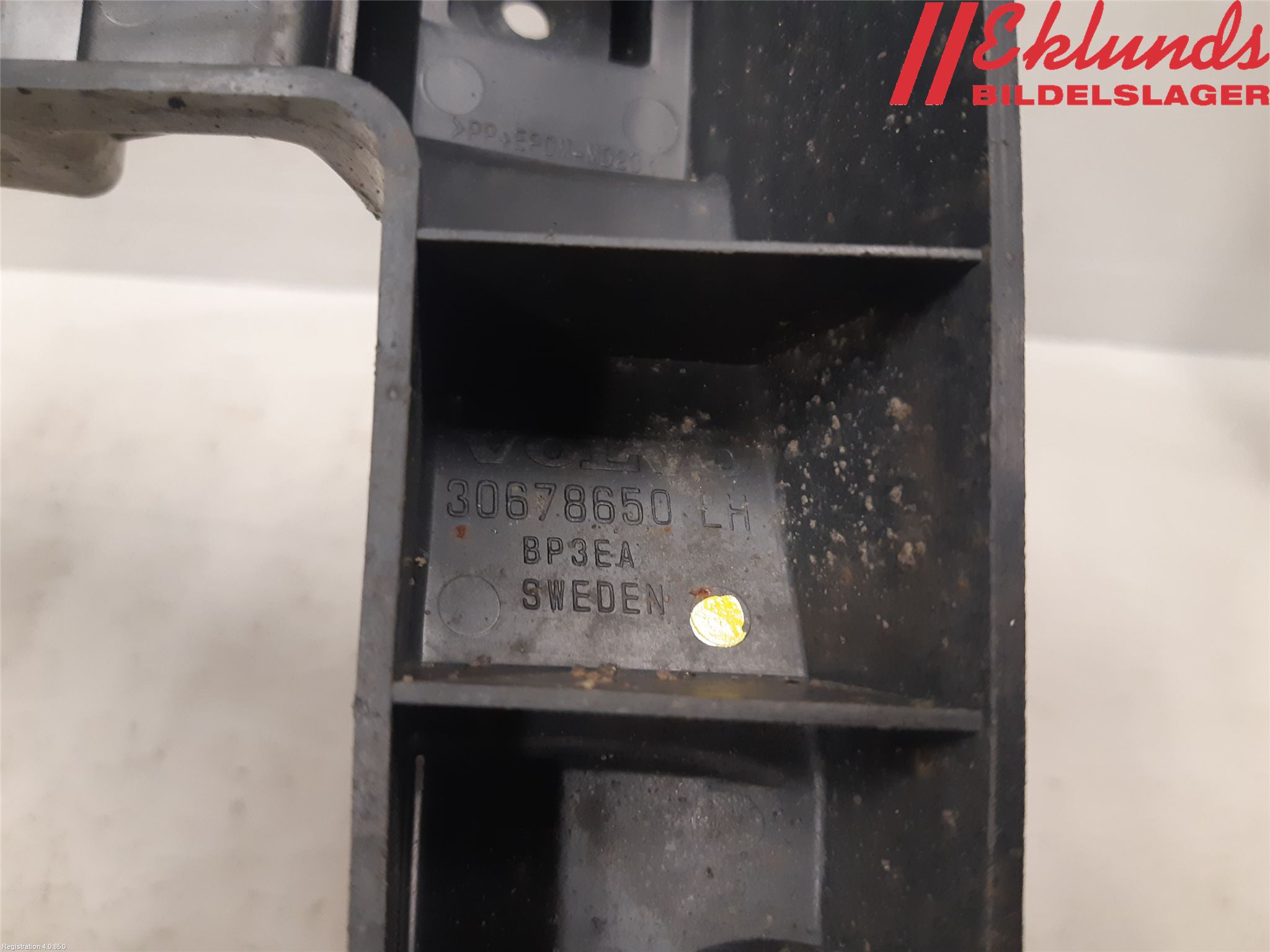 Volvo V70 08-13 Stötfångarfäste Bak Vä