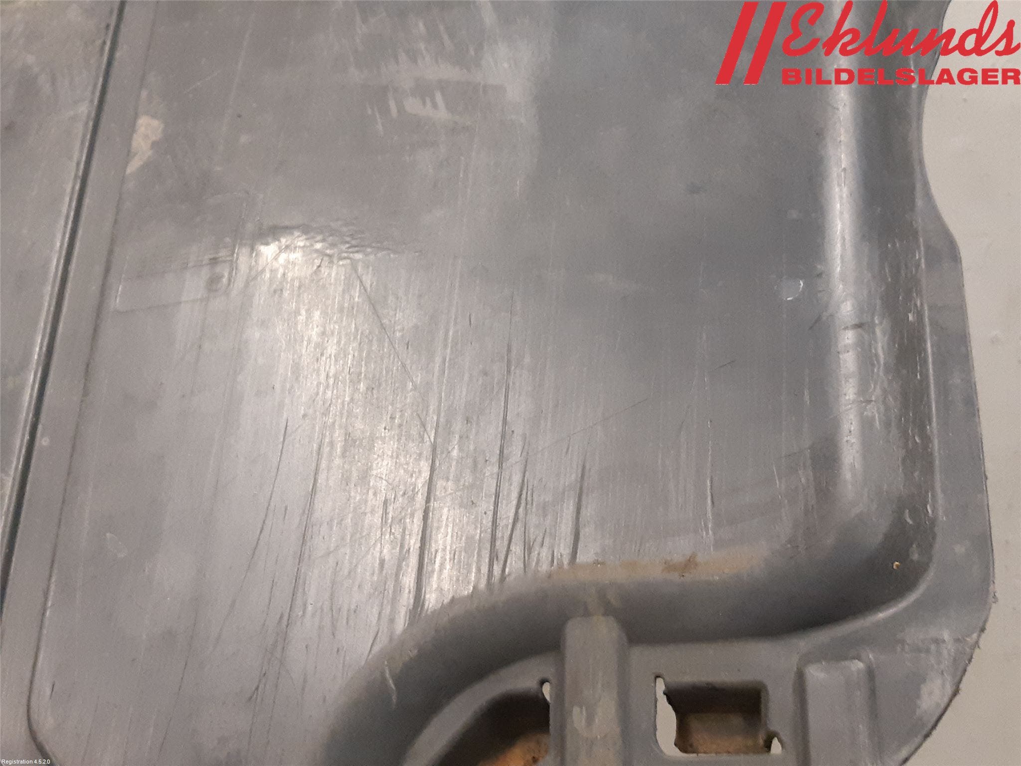 Ford FOCUS 08-11 Hasplåt Plåt-Plast