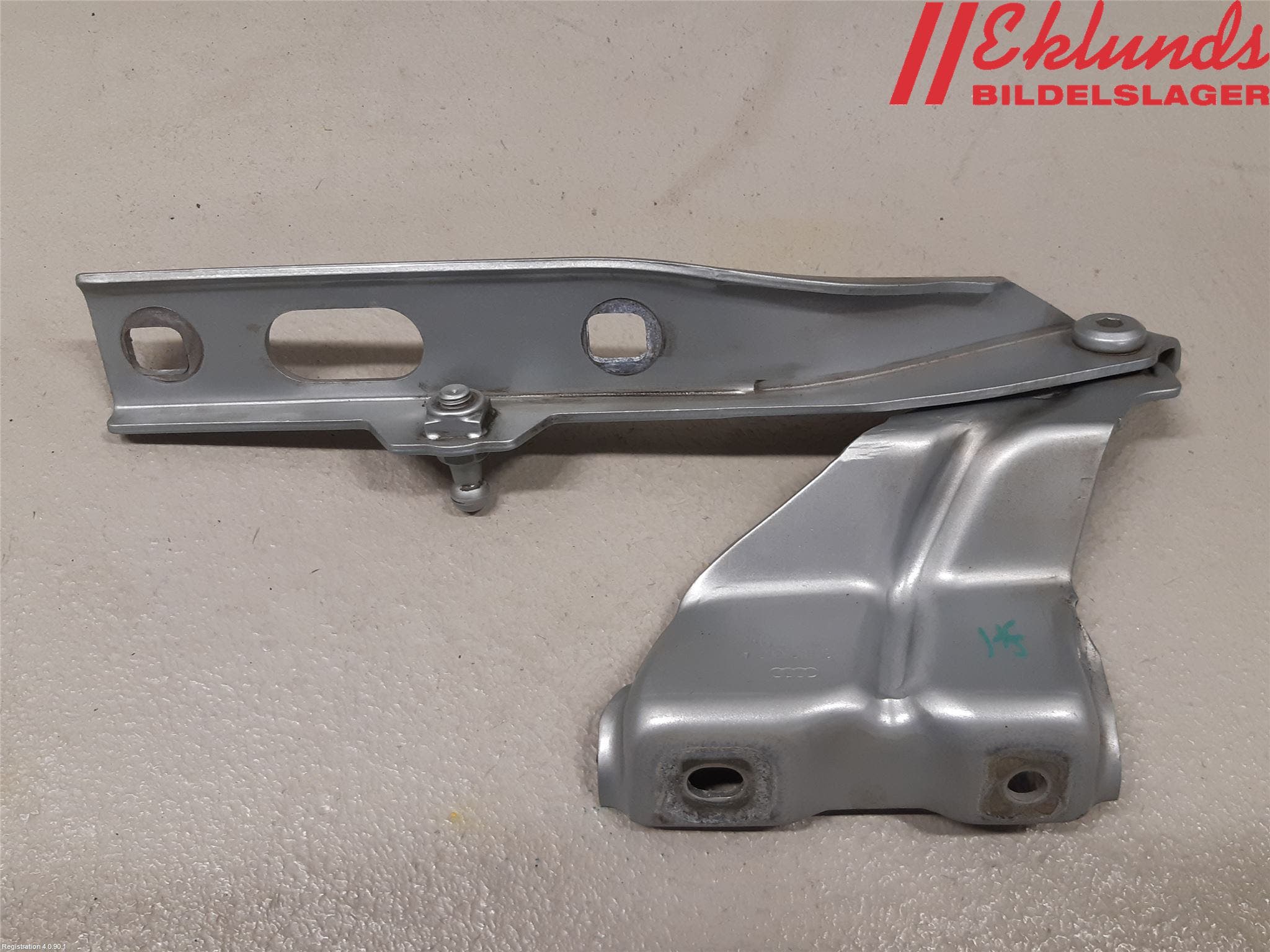 Audi Q5 09-16 Huvgångjärn