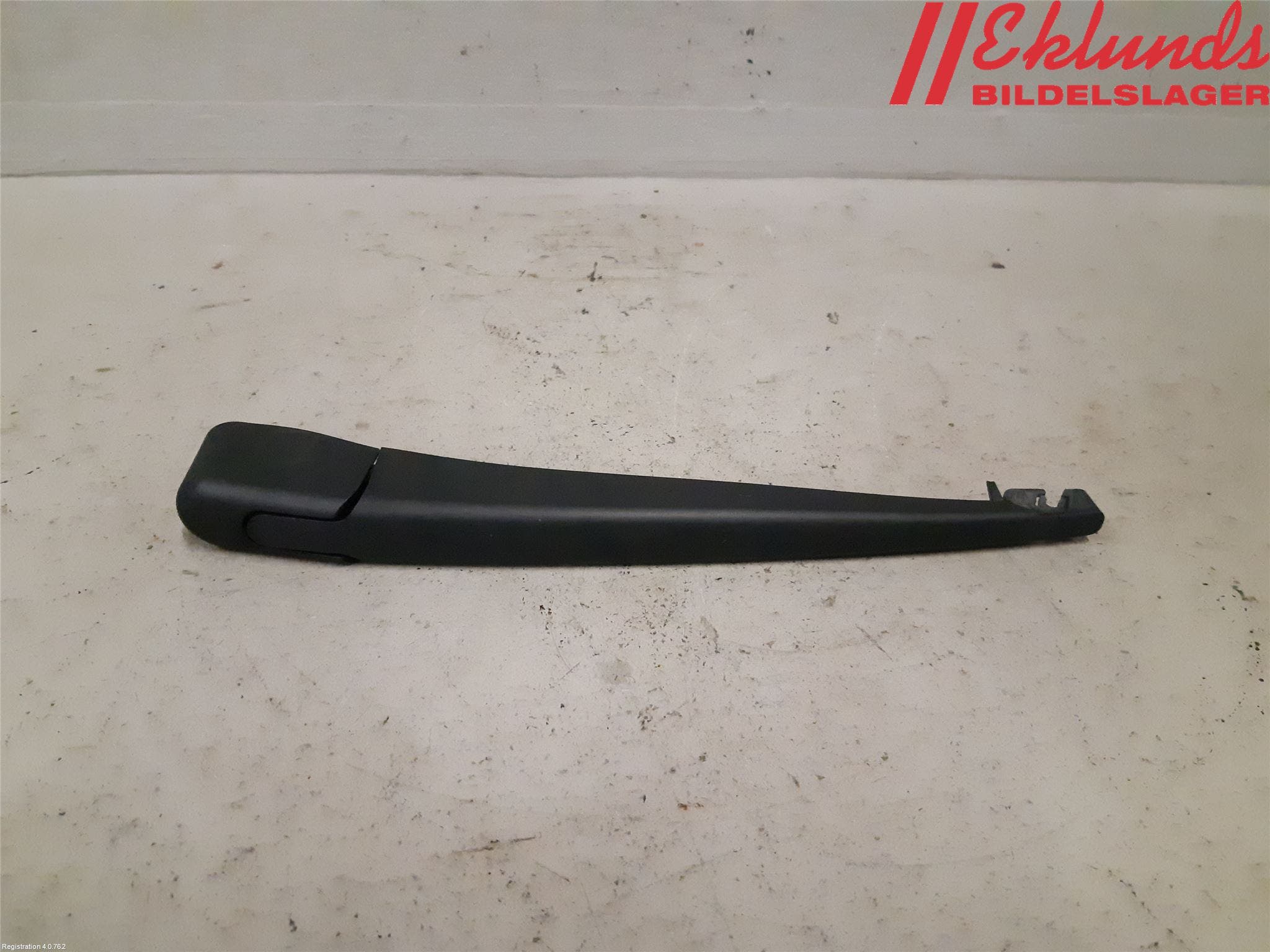 Volvo V60 CROSS COUNTRY 16-18 Torkararm-Bakruta