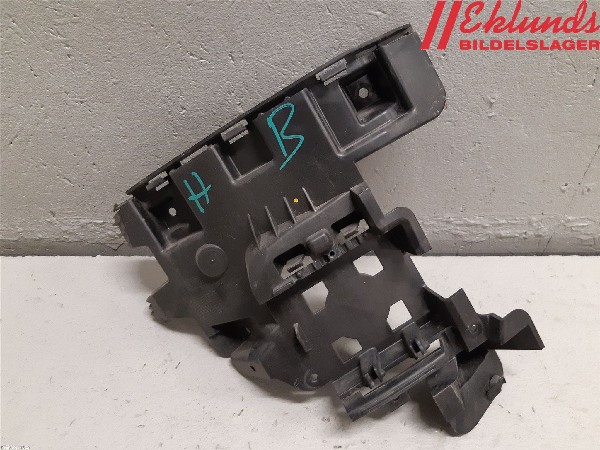 Volvo S60 14-18 Stötfångarfäste Bak Hö