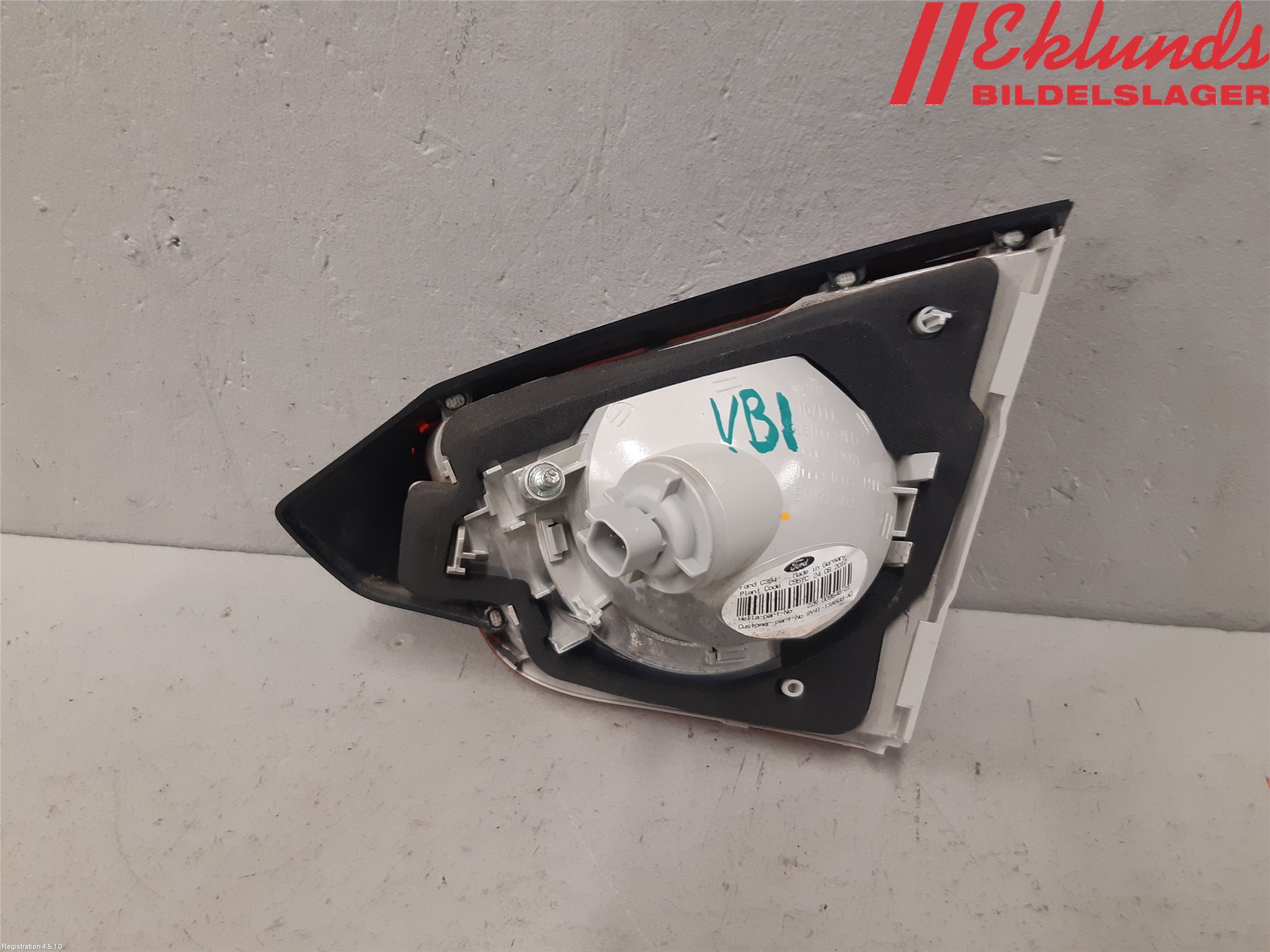 Ford KUGA 08-12 Bakljus Lucka Vä