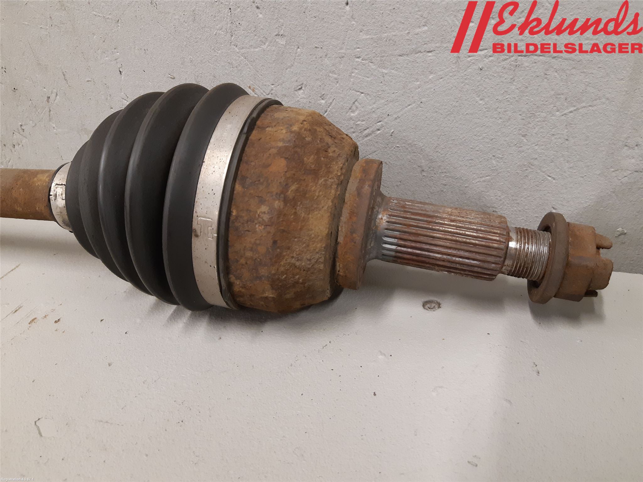 Nissan NV300 16-22 Drivaxel Fram Höger