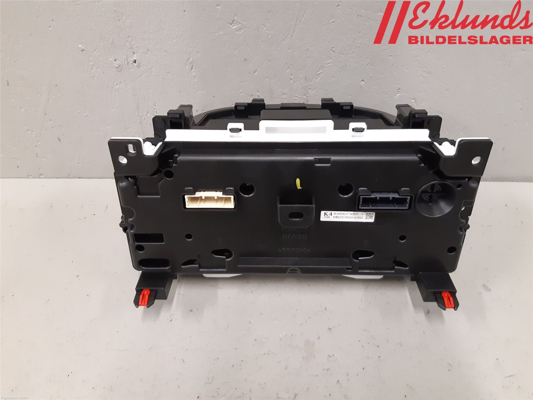 Toyota YARIS CROSS XP21 21- Instrument Komb