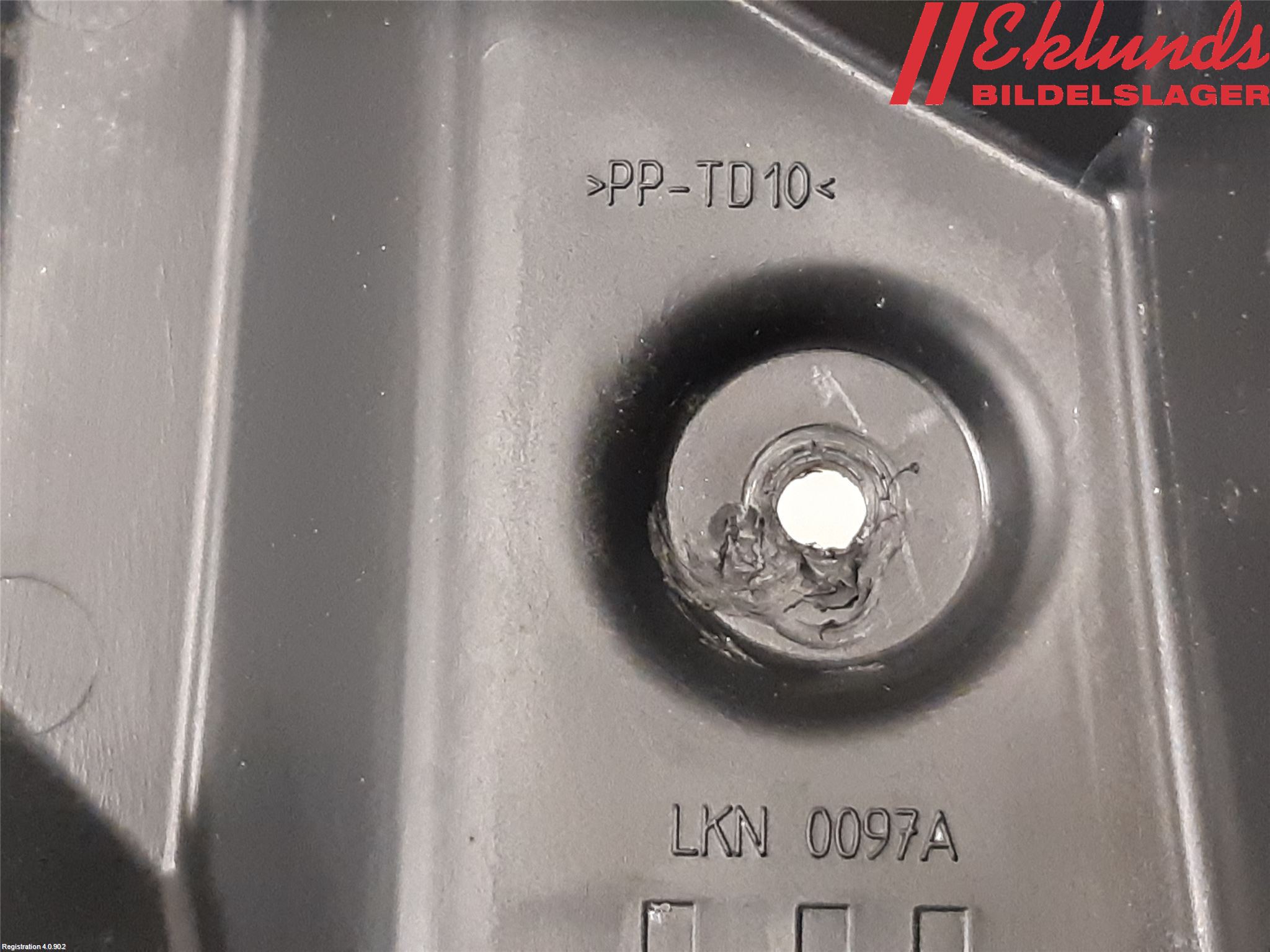 Ford FOCUS 11-14 Stötfångarfäste Bak Vä