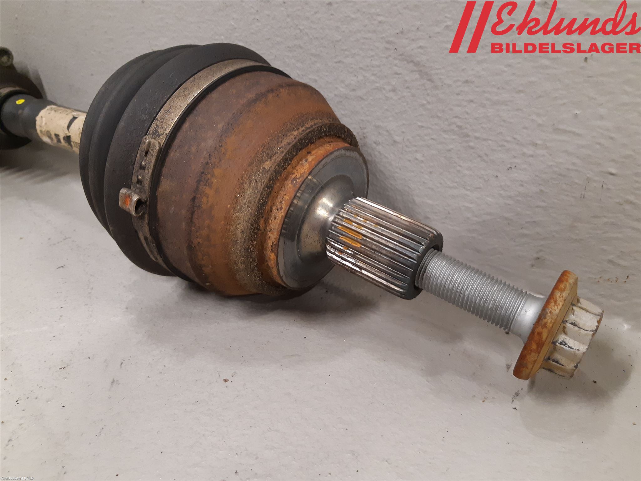 Volkswagen VW AMAROK 2H 10-22 Drivaxel Fram Höger