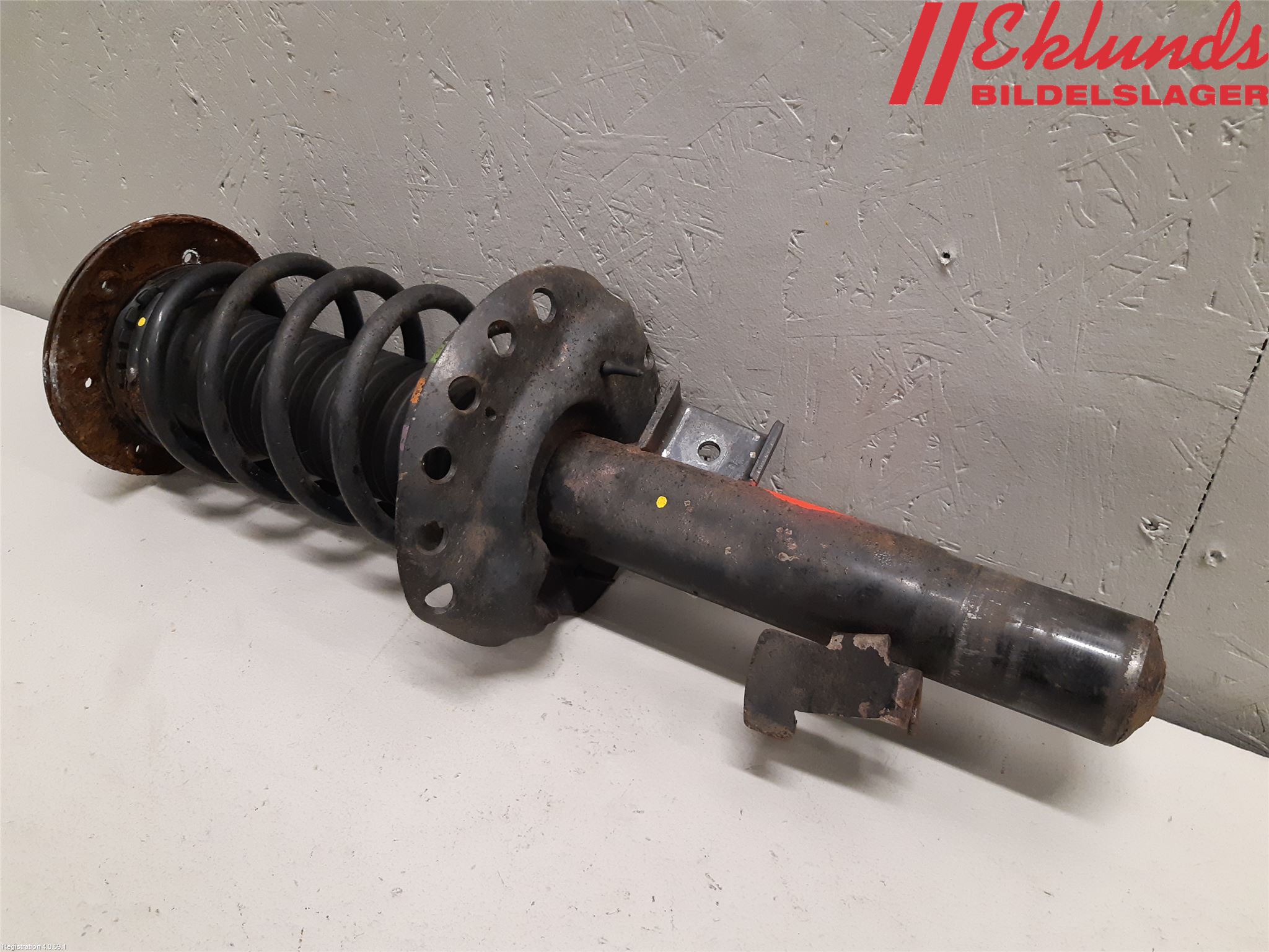 Volvo V70 14-16 Fjäderben Fram Vänster