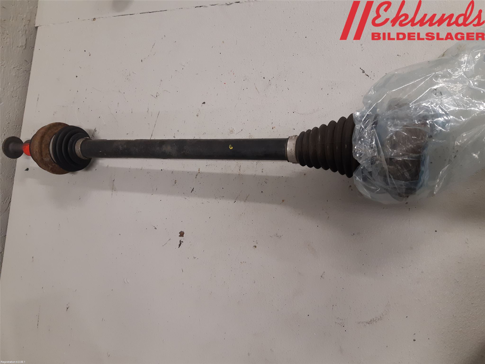 Volkswagen VW PASSAT 15-19 Drivaxel Bak Vänster