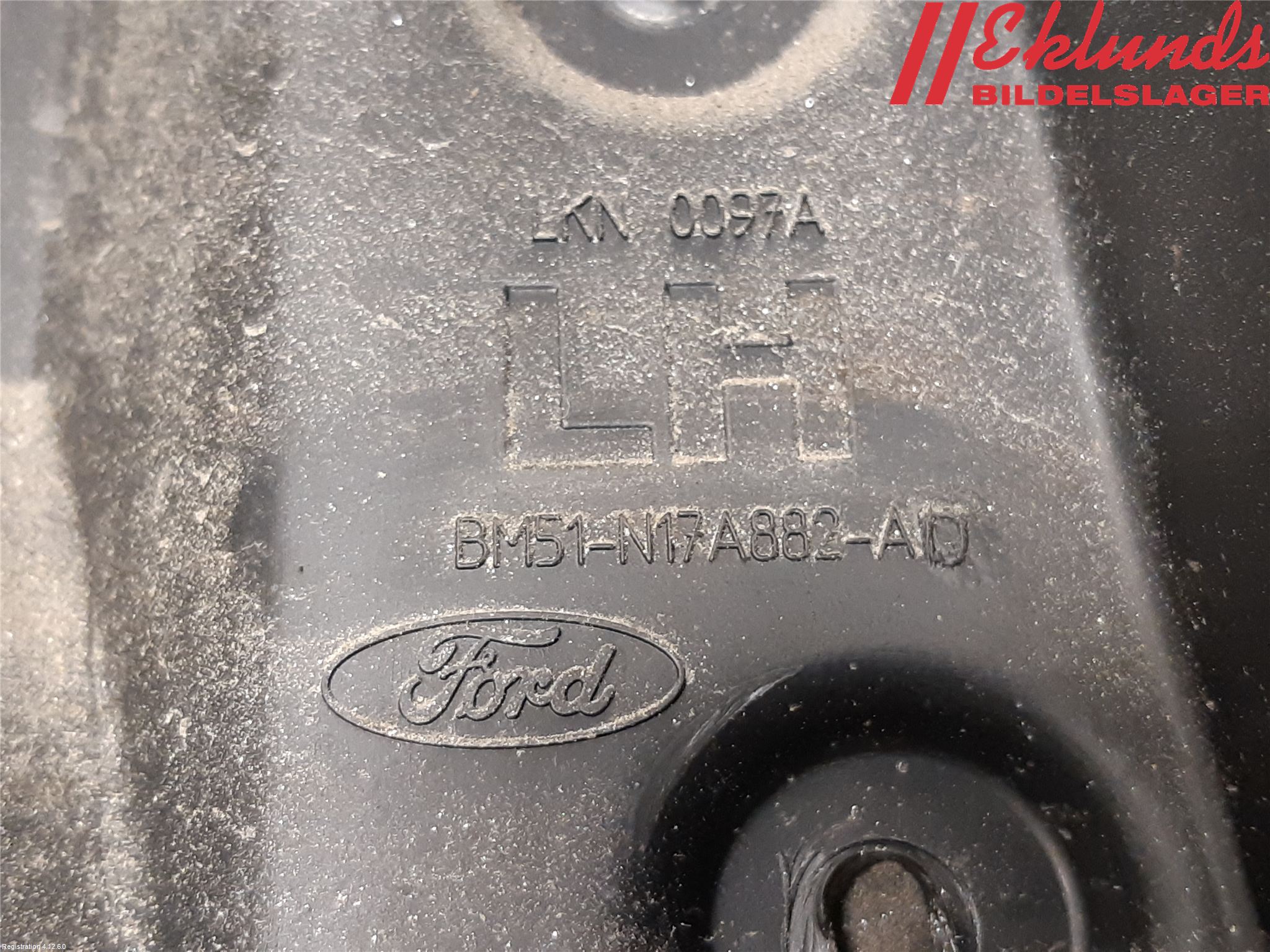 Ford FOCUS 15-18 Stötfångarfäste Bak Vä