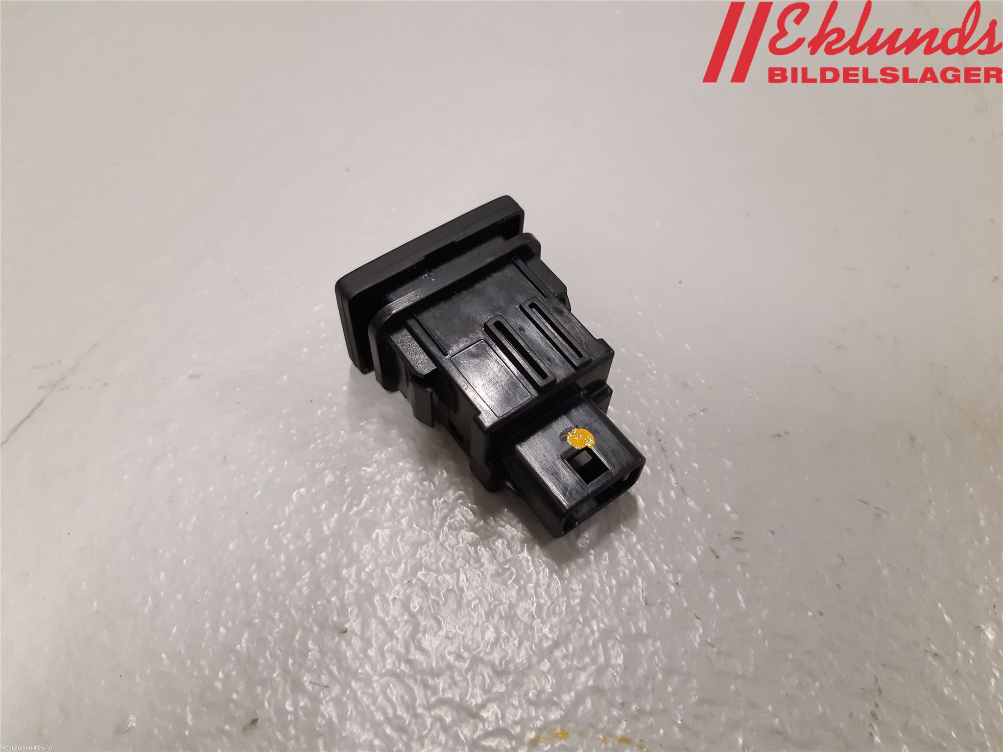 Toyota AVENSIS 09-15 Strömställare Tanklucka