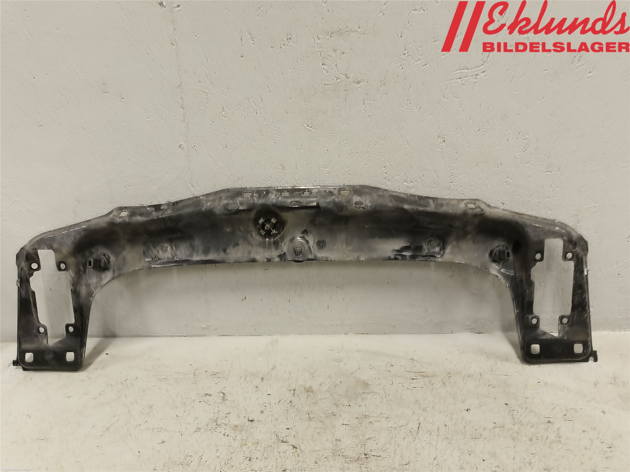 BMW 3 F30/F31/F80 12-19 Frontplåt Övre