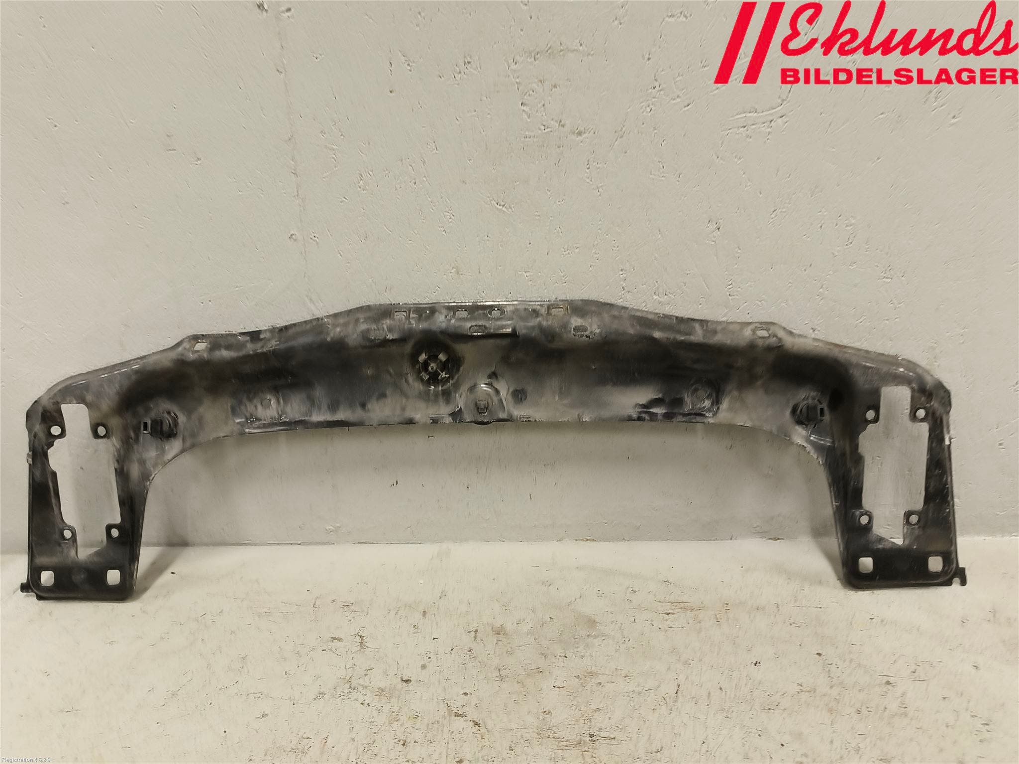 BMW 3 F30/F31/F80 12-19 Frontplåt Övre