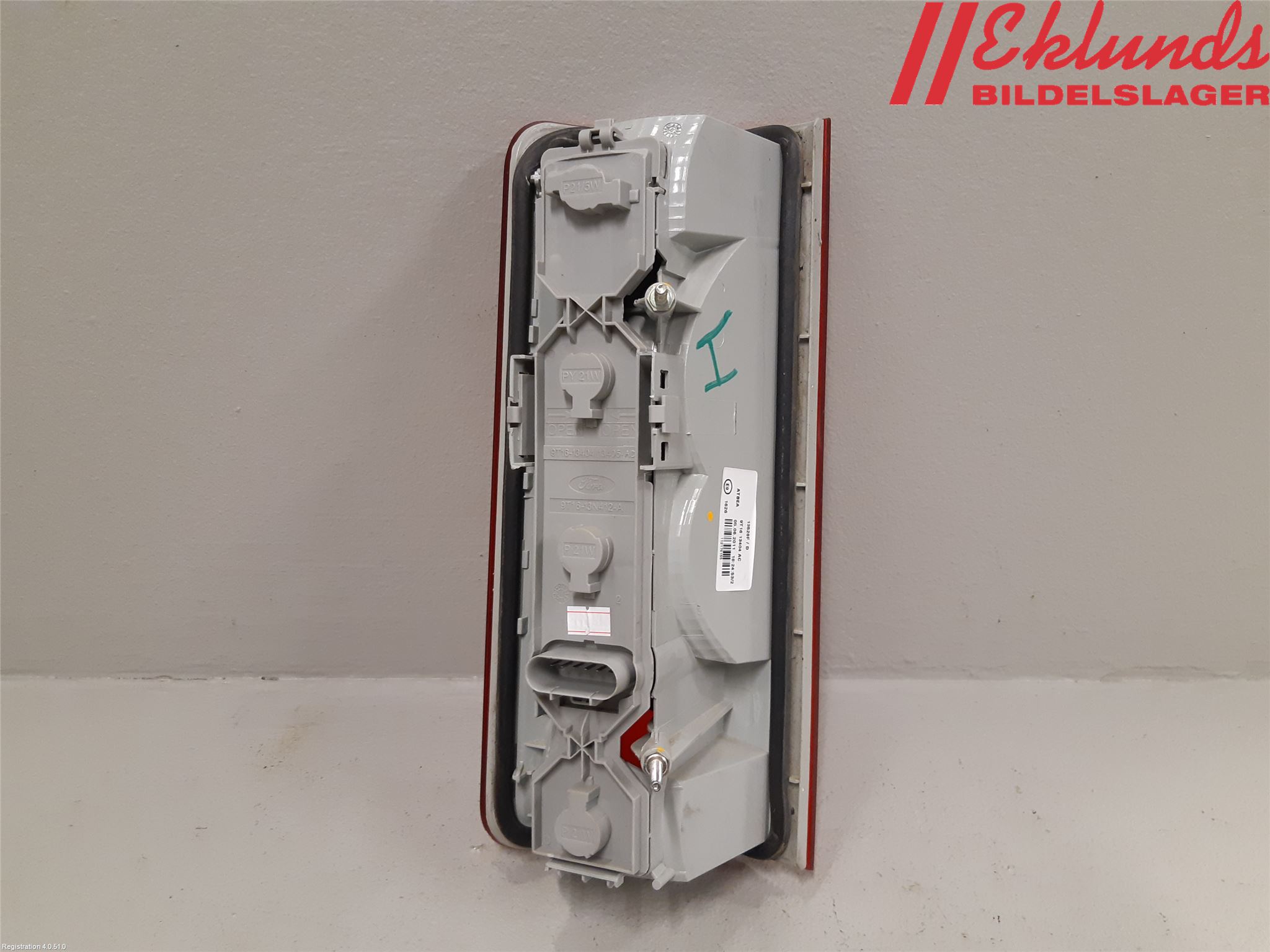 Ford TRANSIT CONNECT 09-13 Bakljus Höger