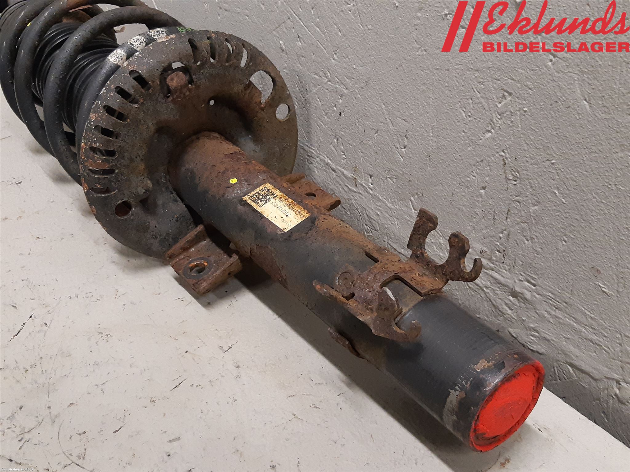 Volkswagen VW POLO 10-17 Fjäderben Fram Vänster