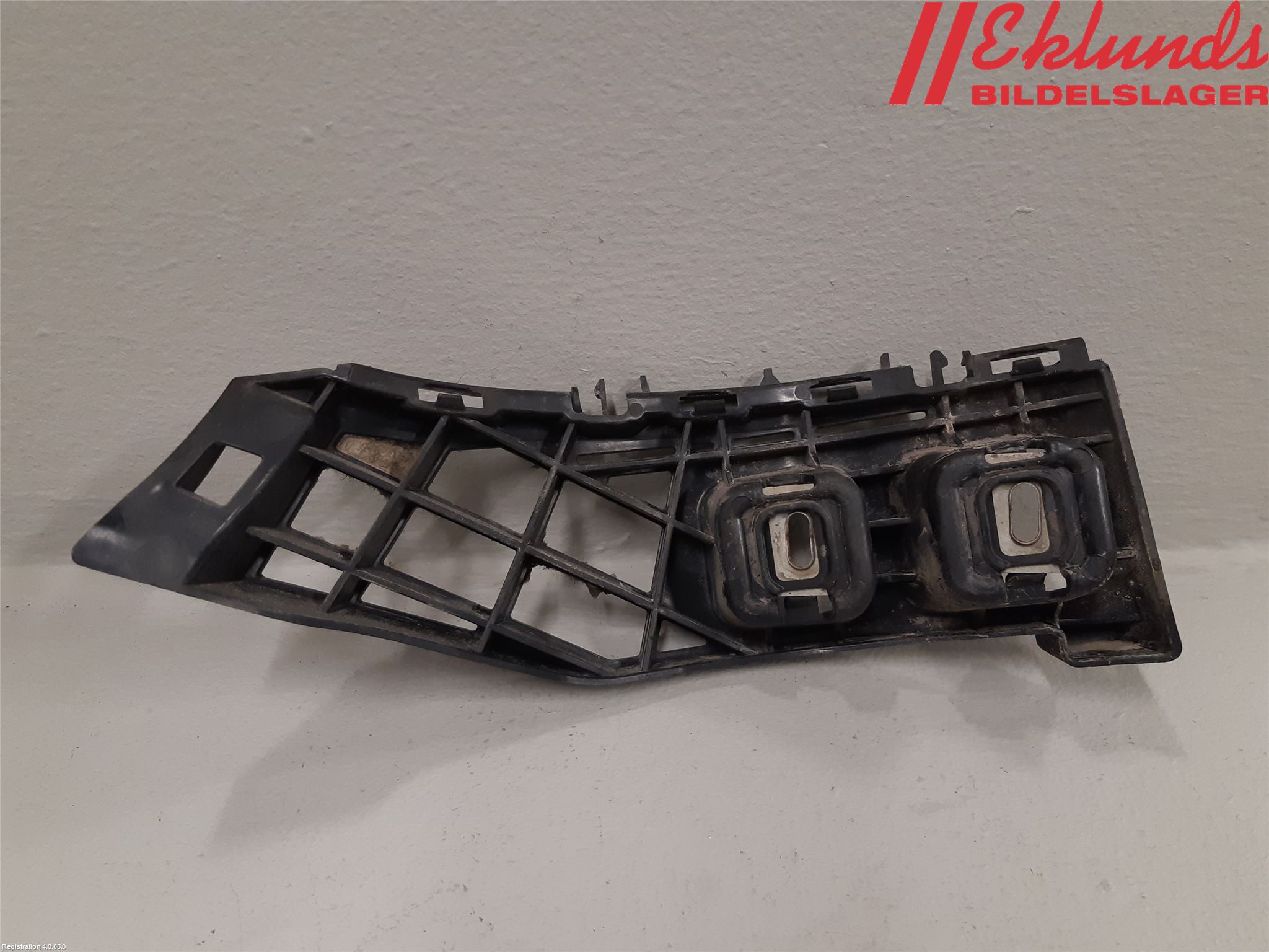 Mercedes-Benz MB E-KLASS (W212) 09-16 Stötfångarfäste Bak Hö