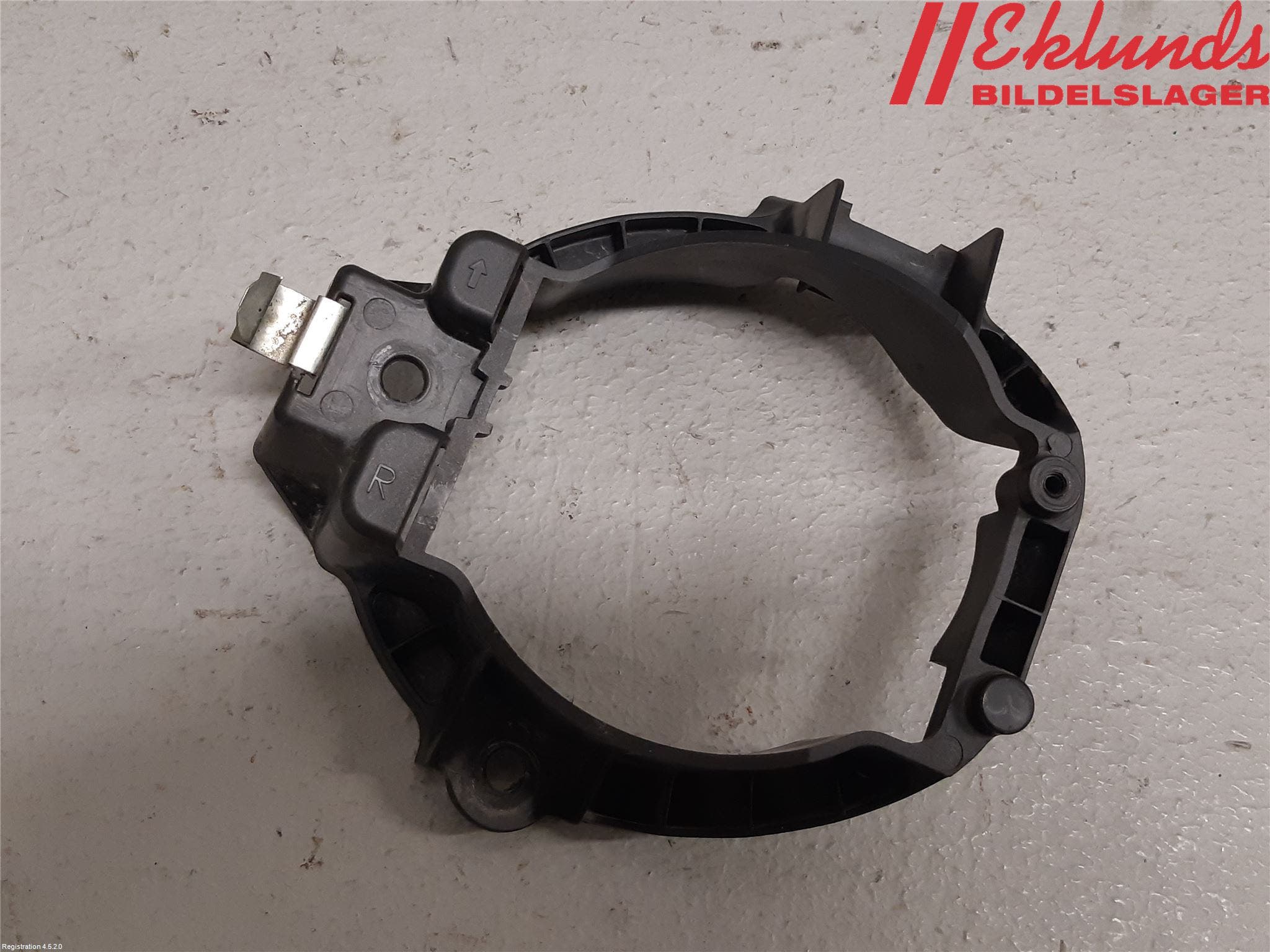 Toyota AURIS 10-12 Dimljussarg Fram