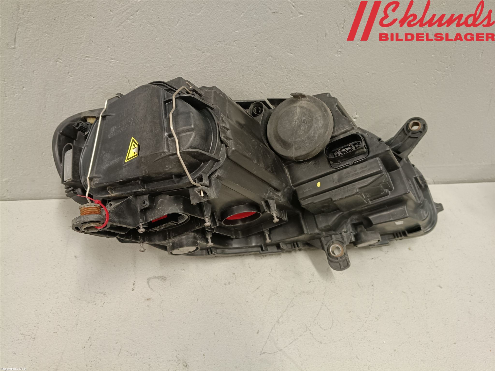 Volkswagen VW PASSAT 11-14 Strålkastare Vänster
