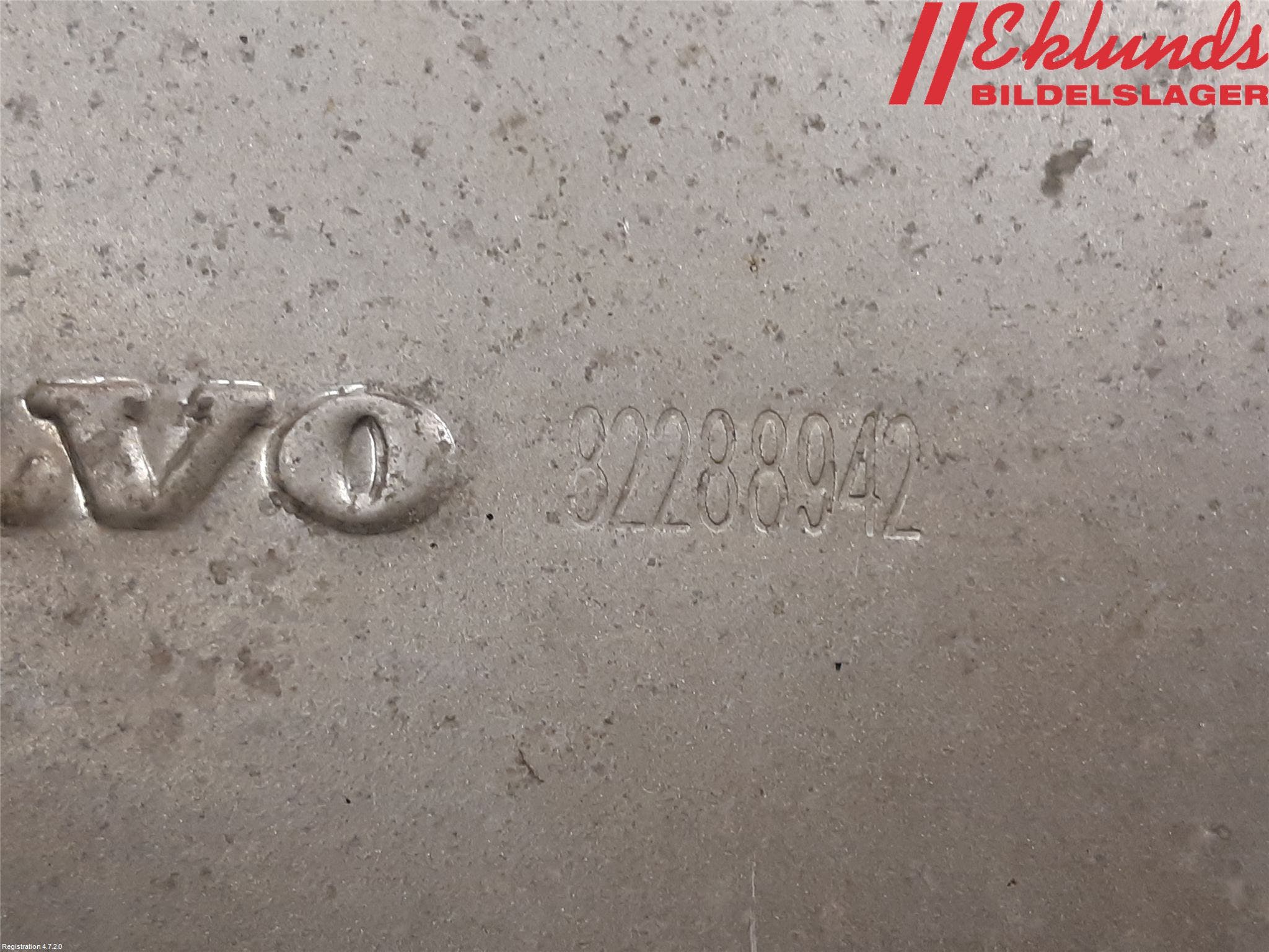 Volvo XC90/RECHARGE 16- Avgas Halvsats