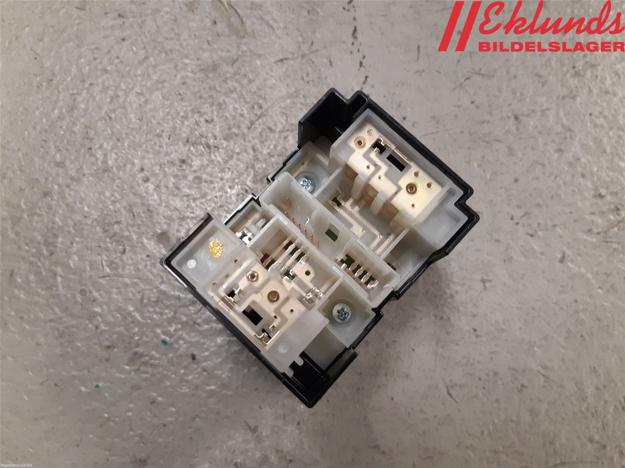 Lexus UX/300e 19- Strömställare Spegel