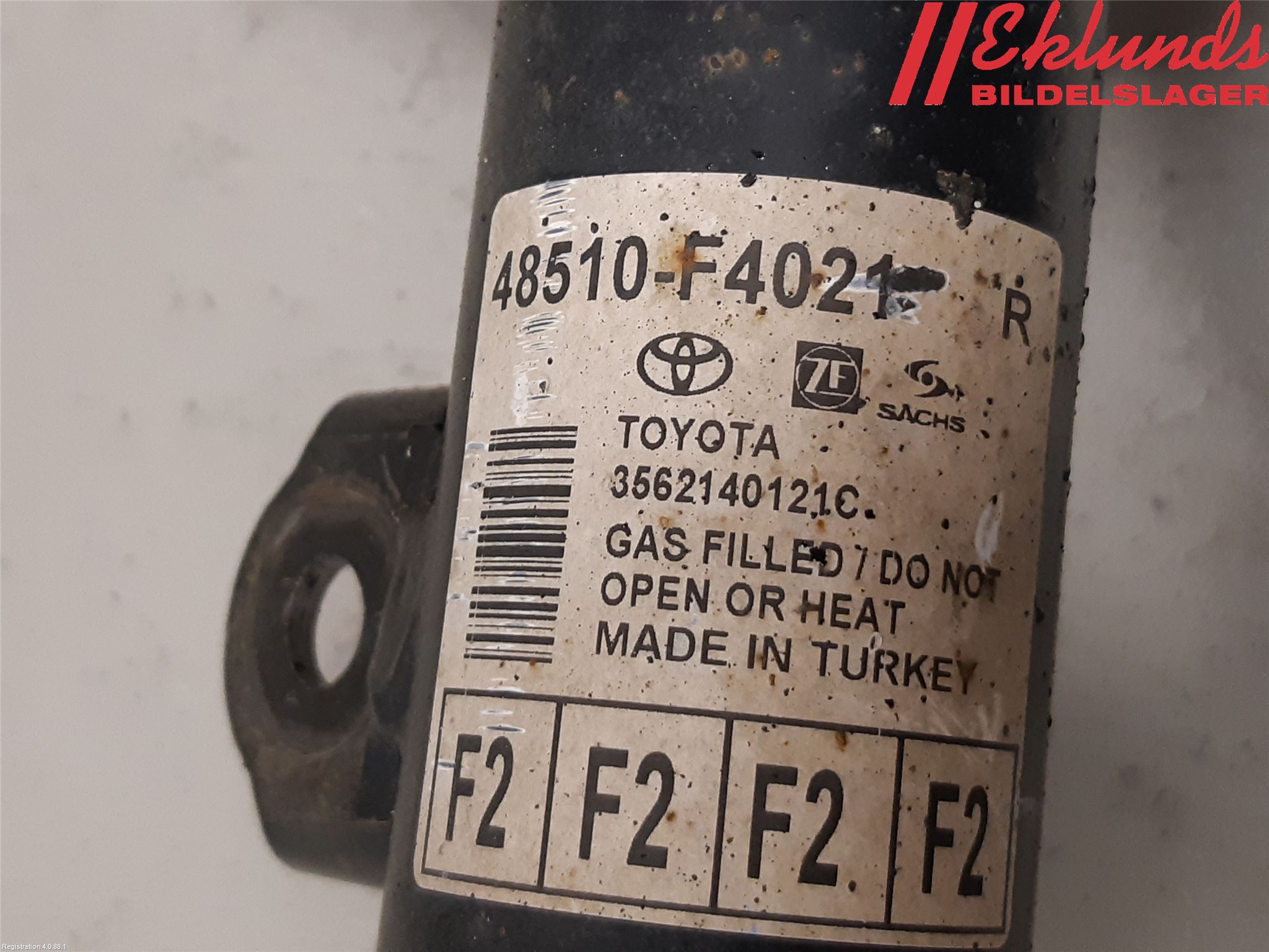 Toyota C-HR 16-23 Fjäderben Fram Höger