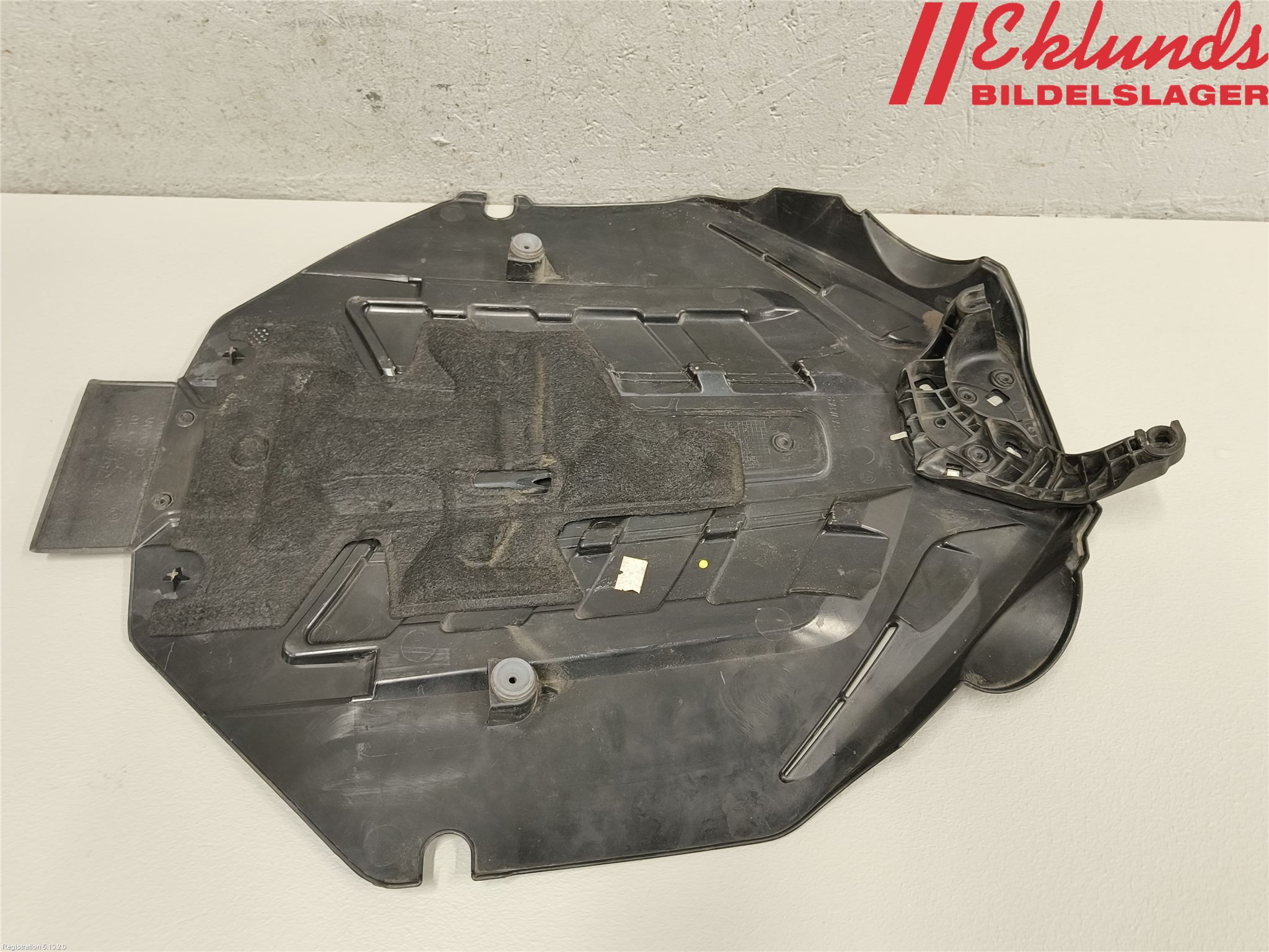 BMW 5 F10/F11/F18 09-17 Motorkåpa