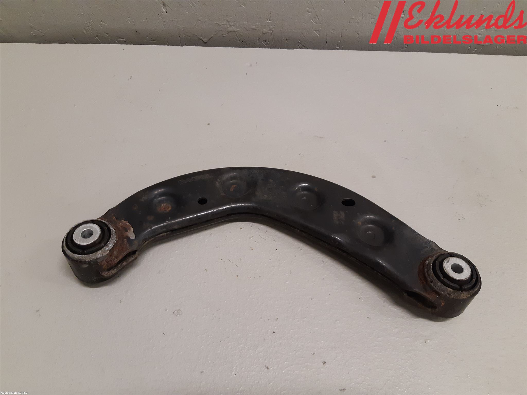 Volvo V90 17->> Bärarm Bak Övre Vänster