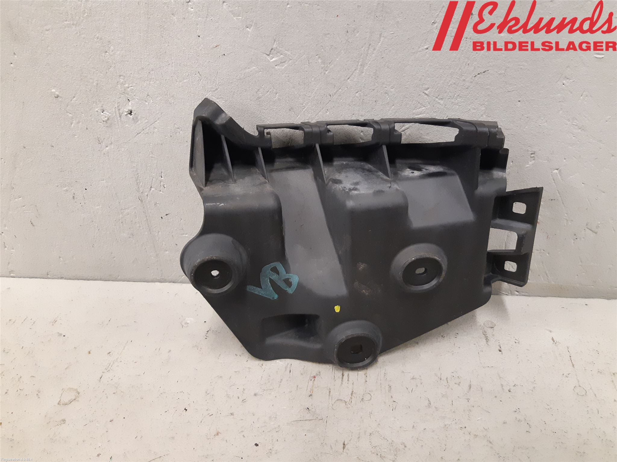 Audi A3/S3 05-13 Stötfångarfäste Bak Vä