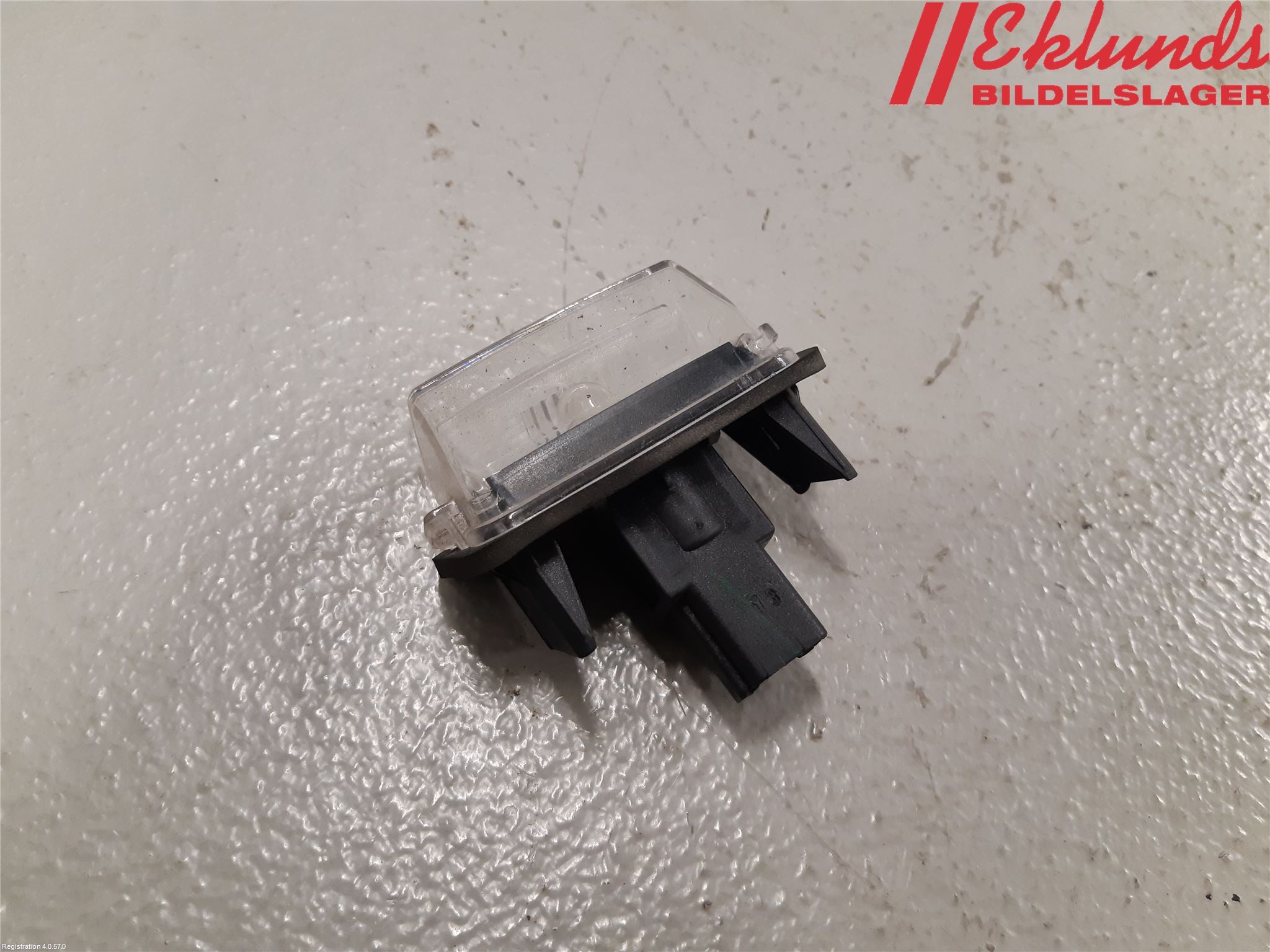 Toyota YARIS XP130 15-20 Skylt Belysning