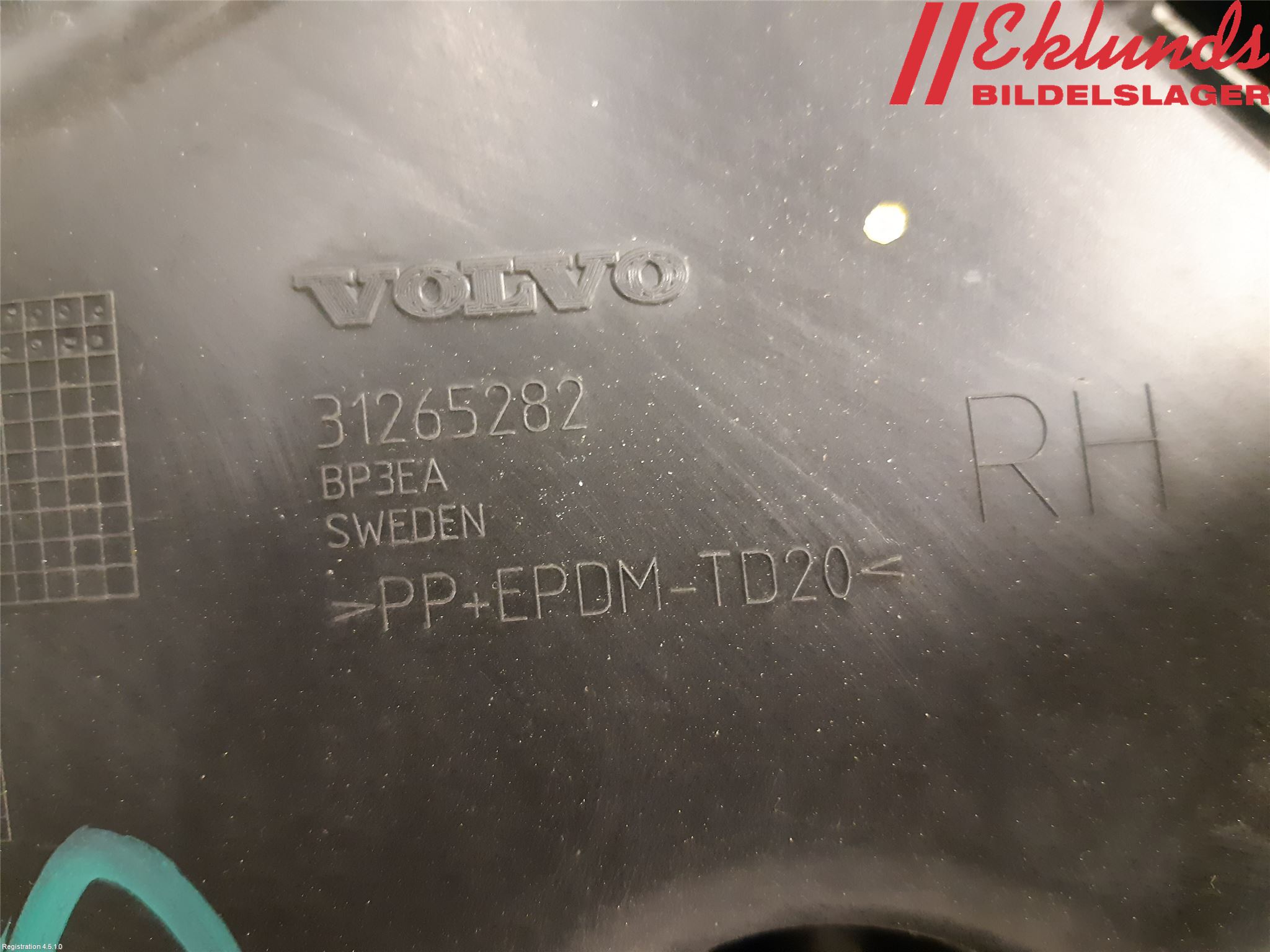 Volvo V60 11-13 Stötfångarfäste Bak Hö
