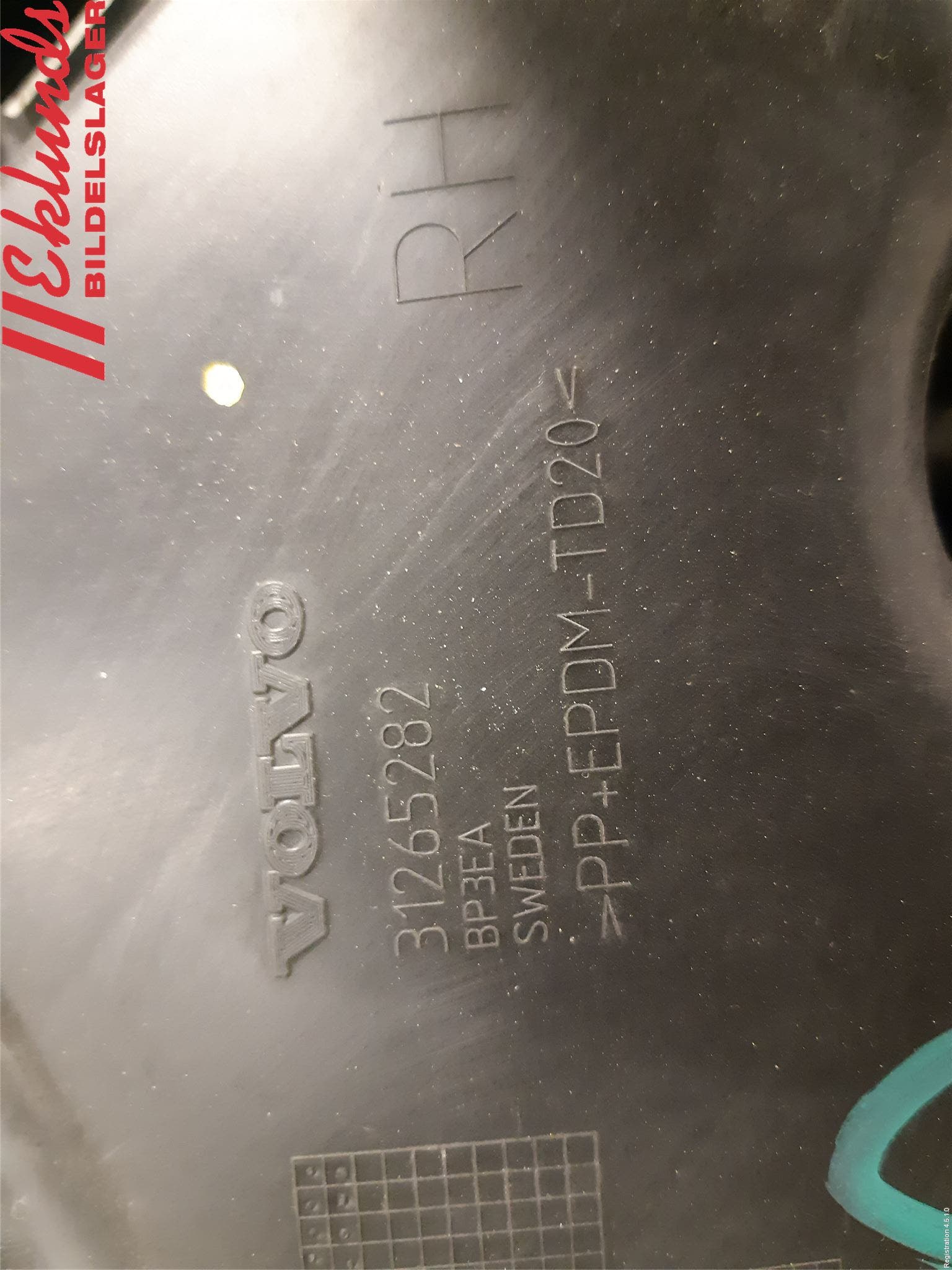 Volvo V60 11-13 Stötfångarfäste Bak Hö