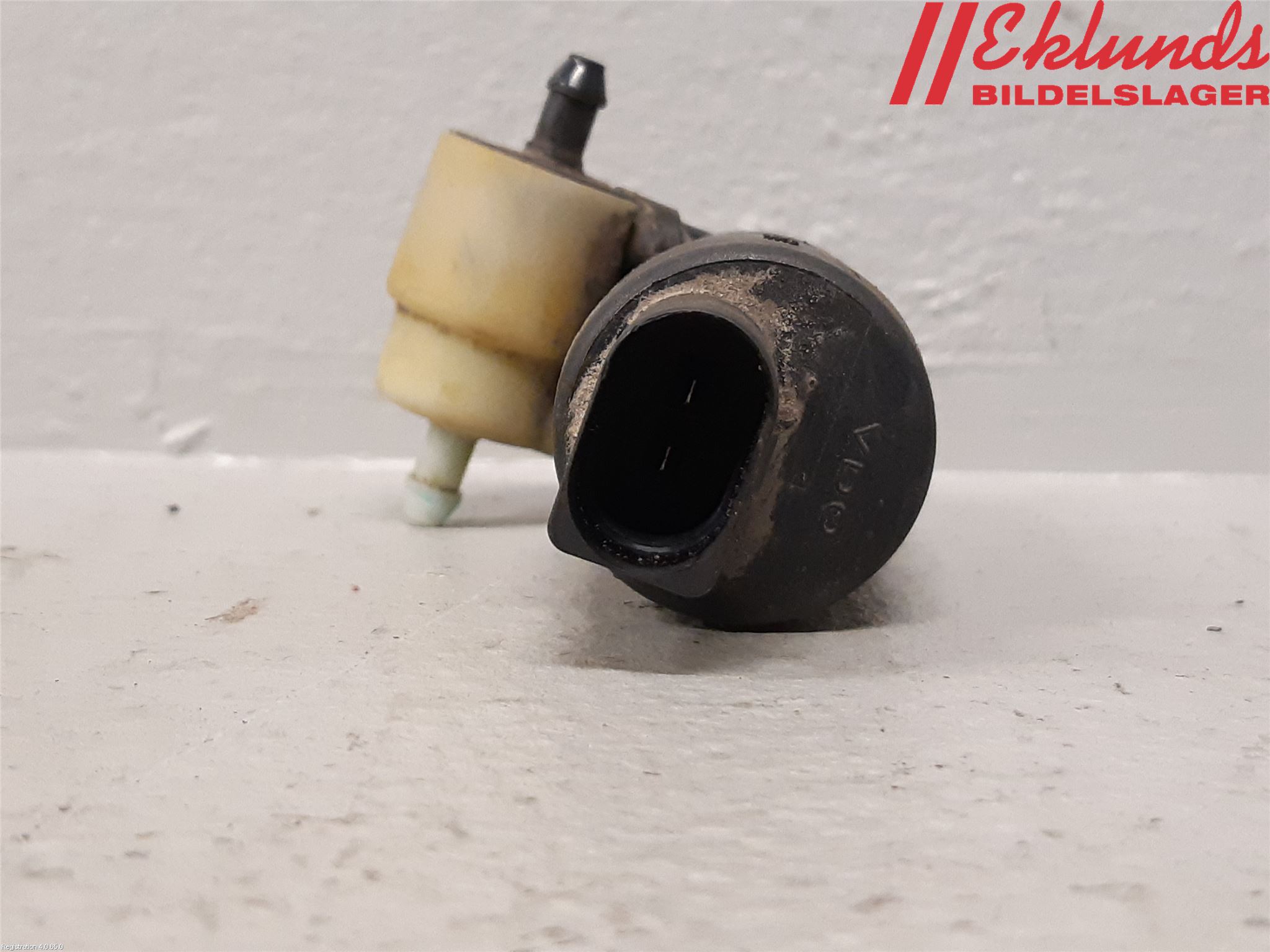 Volkswagen VW CADDY      04-10 Spolarpump Vindruta
