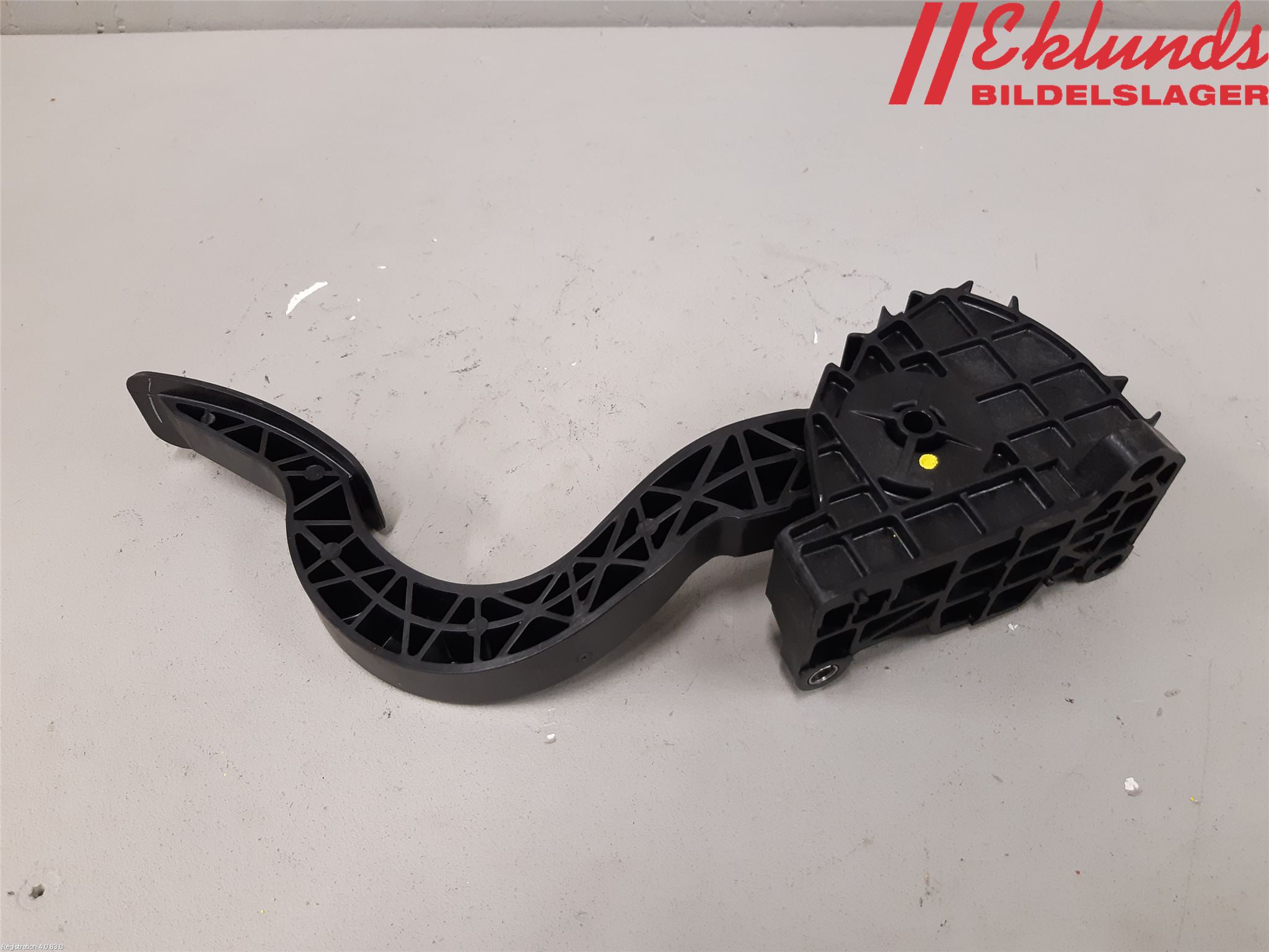 Tesla MODEL Y 21- Gaspedal