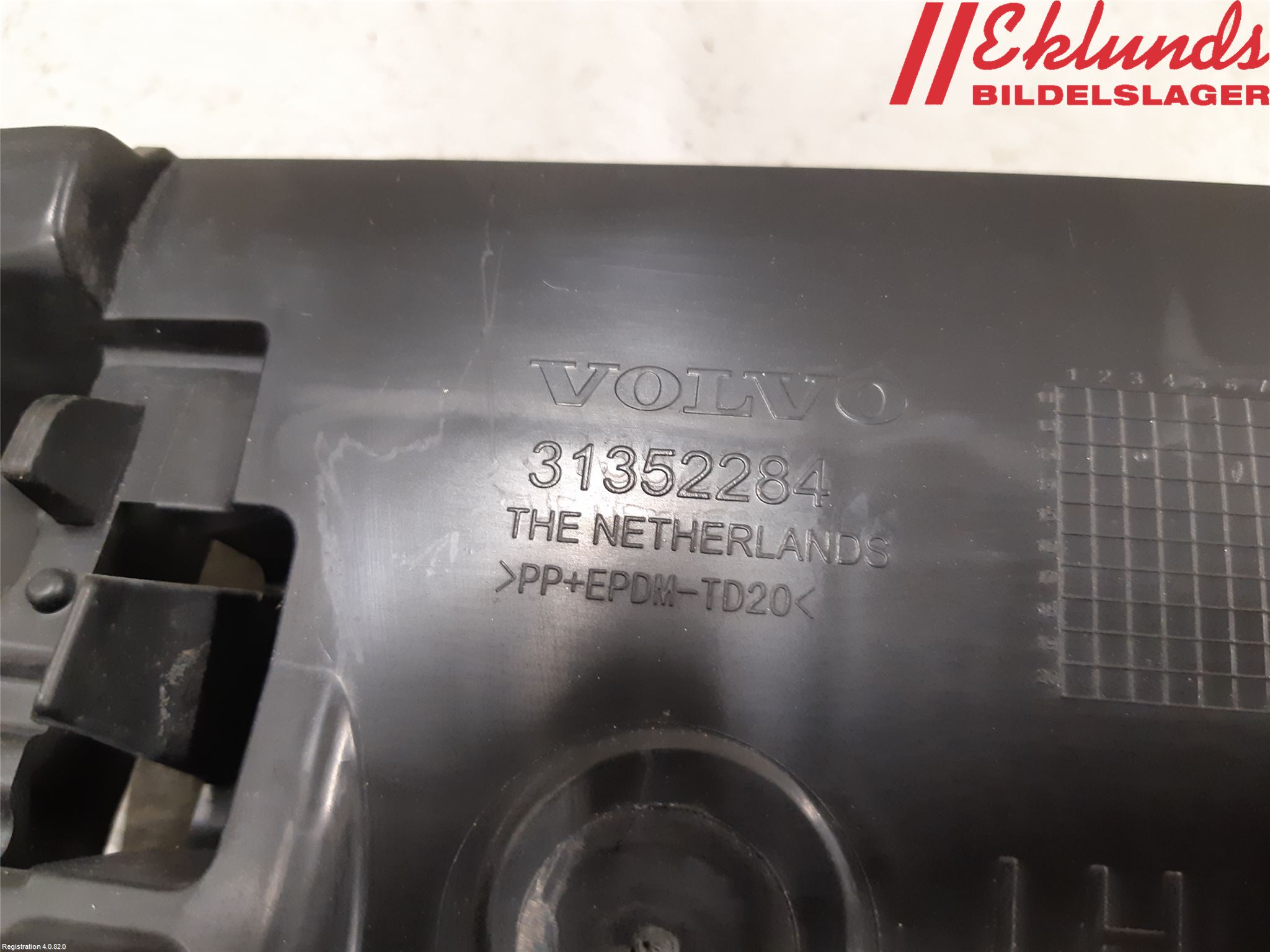 Volvo V60 14-18 Stötfångarfäste Bak Vä