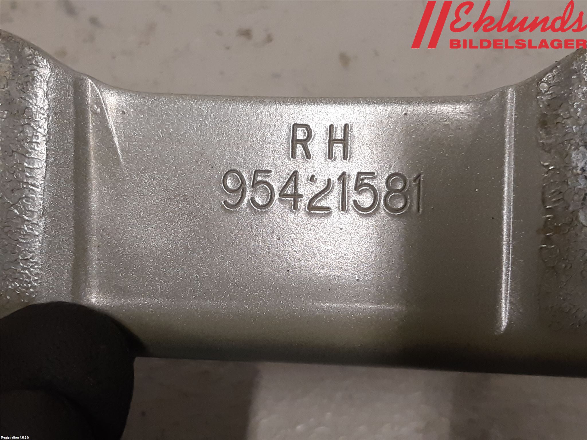 Opel MOKKA 13-20 Huvgångjärn