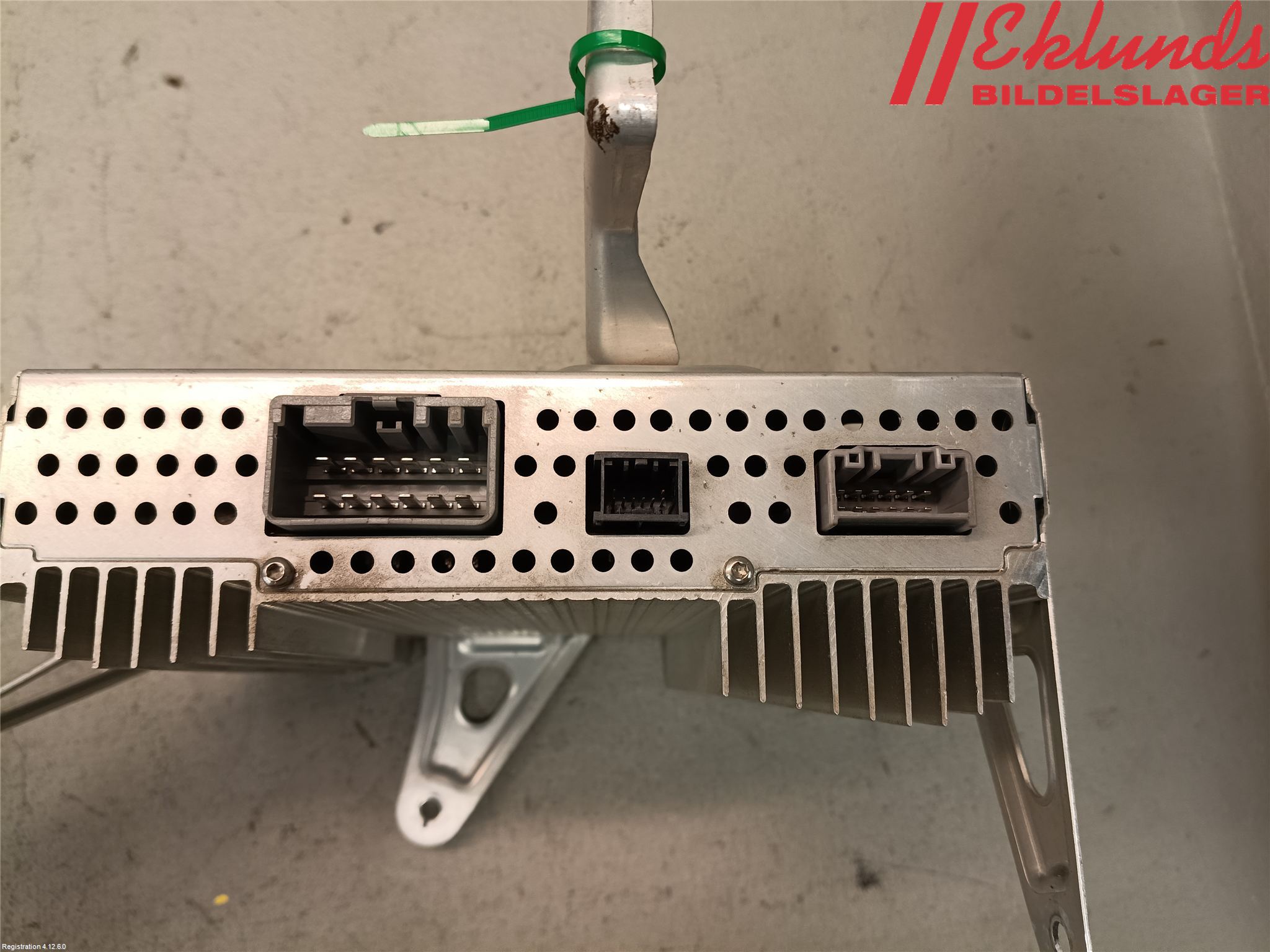 Tesla MODEL 3 17- Radio-Stereo Förstärkare