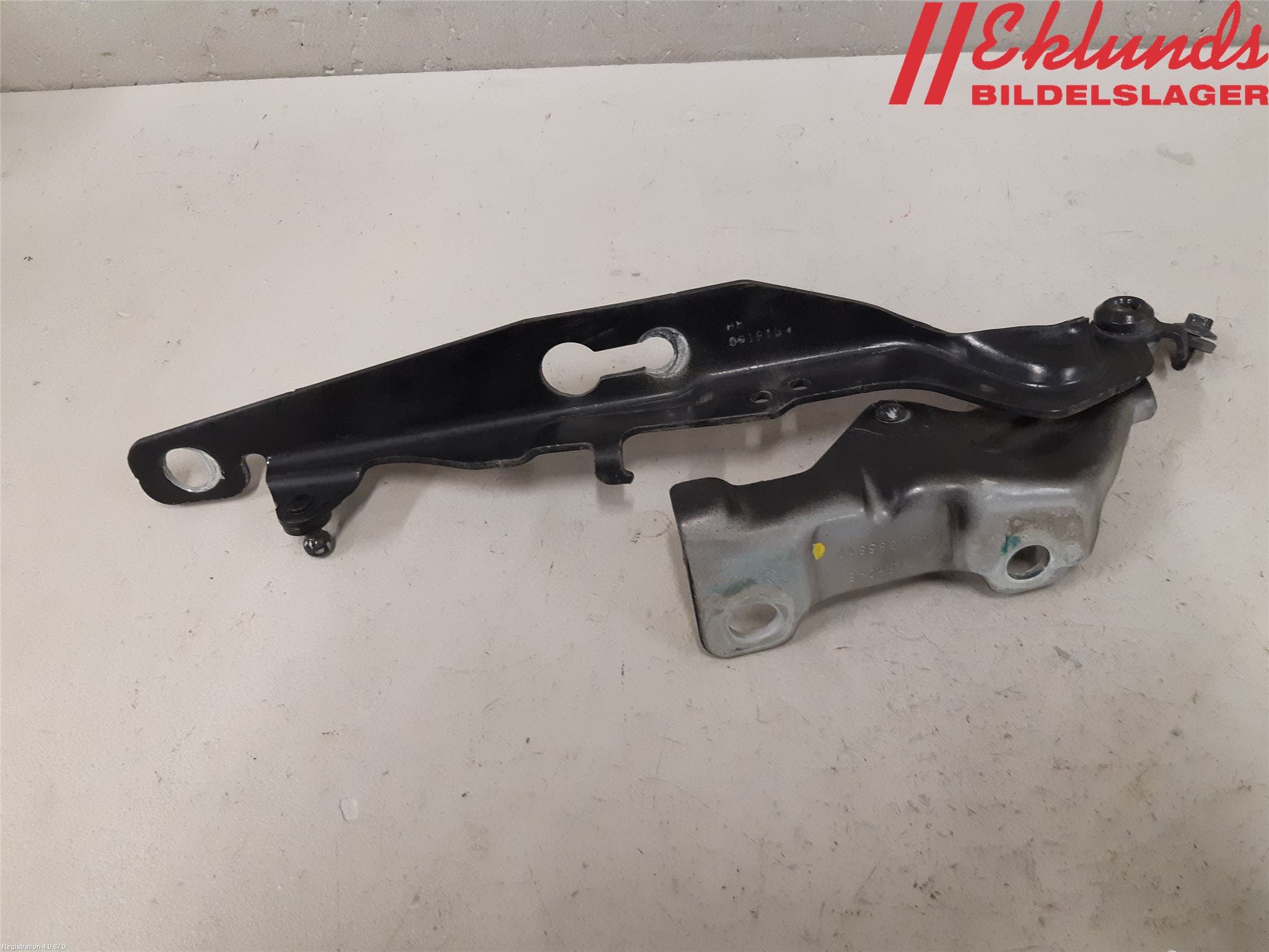 Volvo XC70 14-16 Huvgångjärn