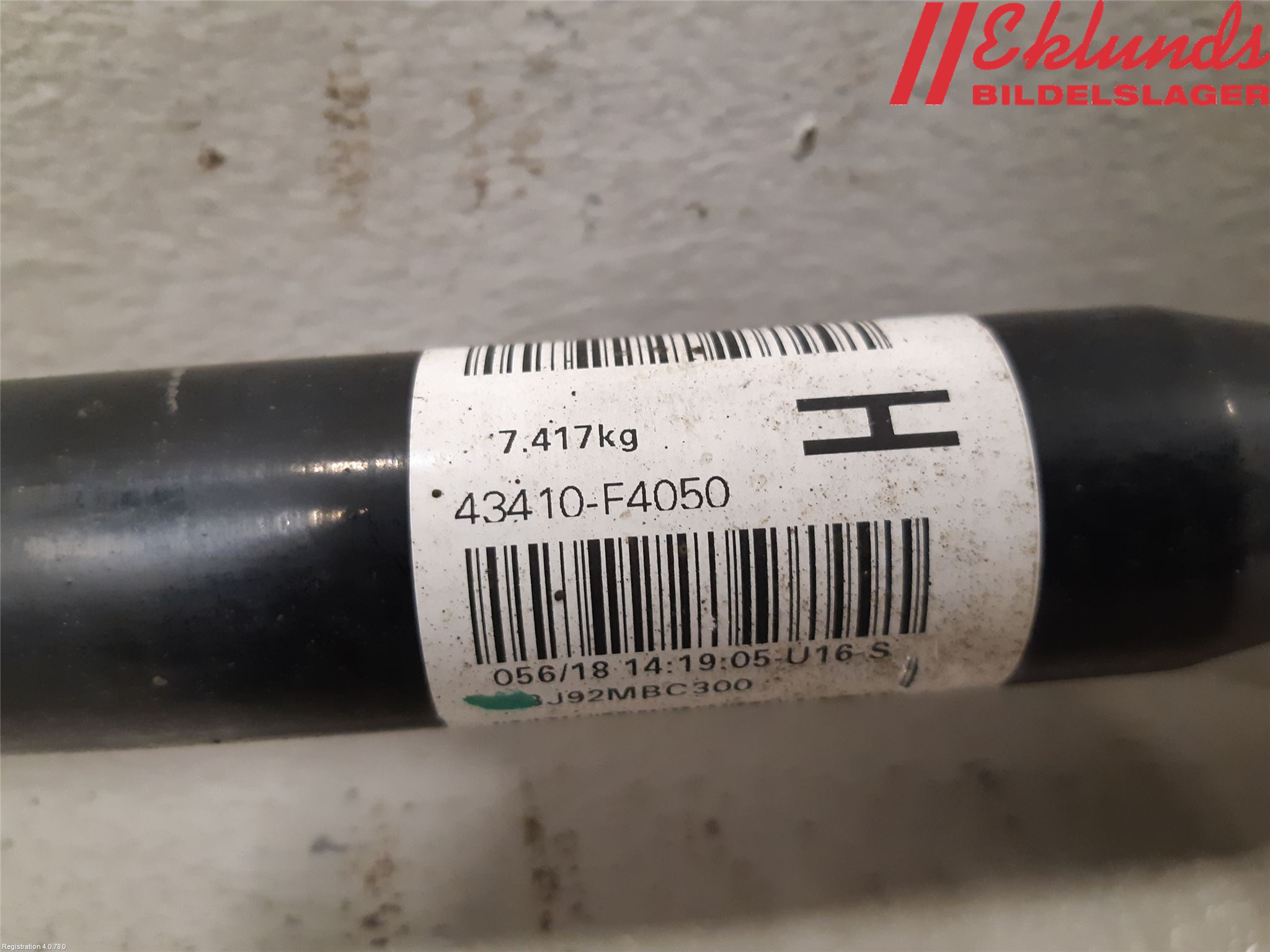 Toyota C-HR 16-23 Drivaxel Fram Höger