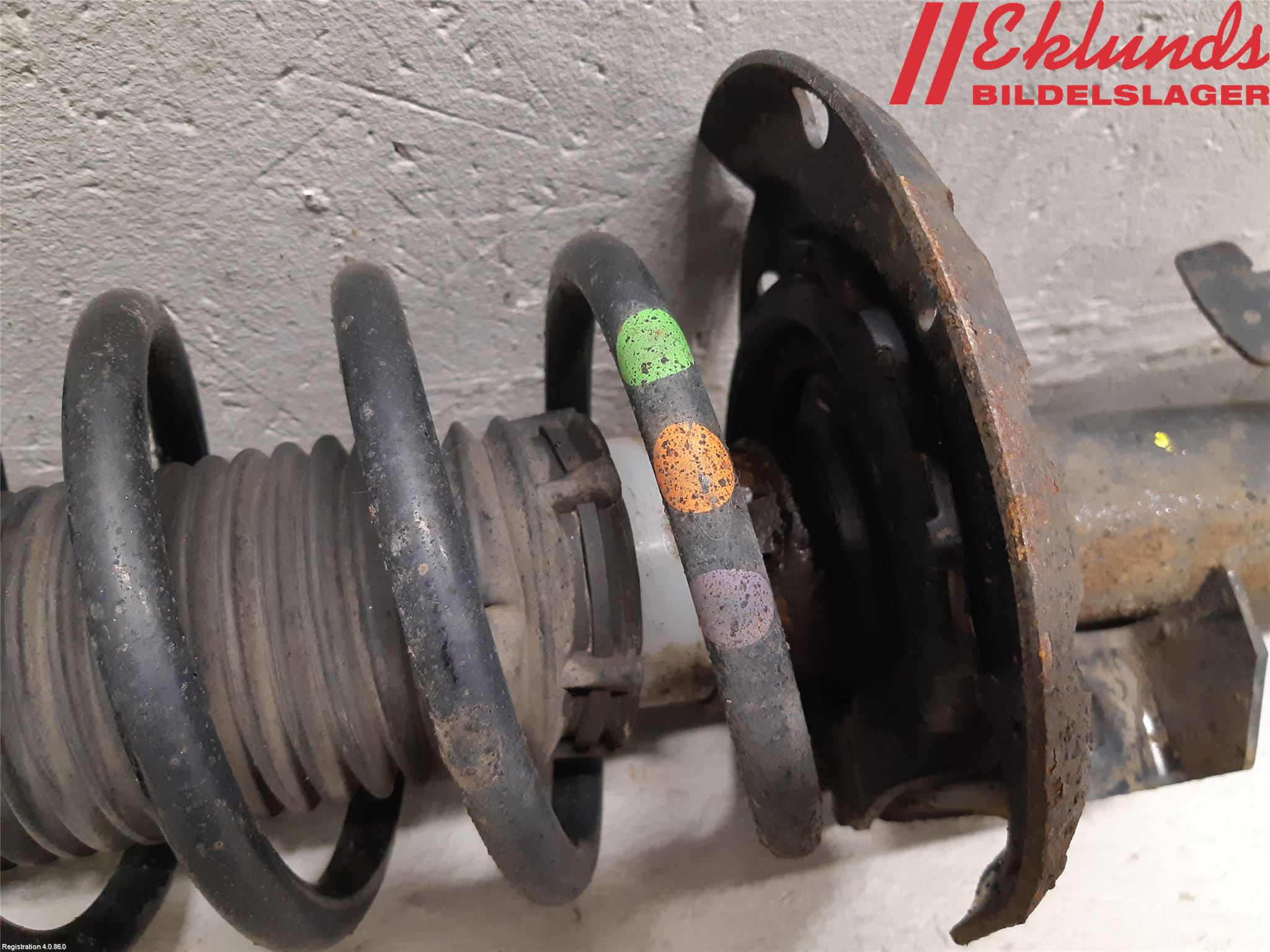 Volvo V70 08-13 Fjäderben Fram Höger