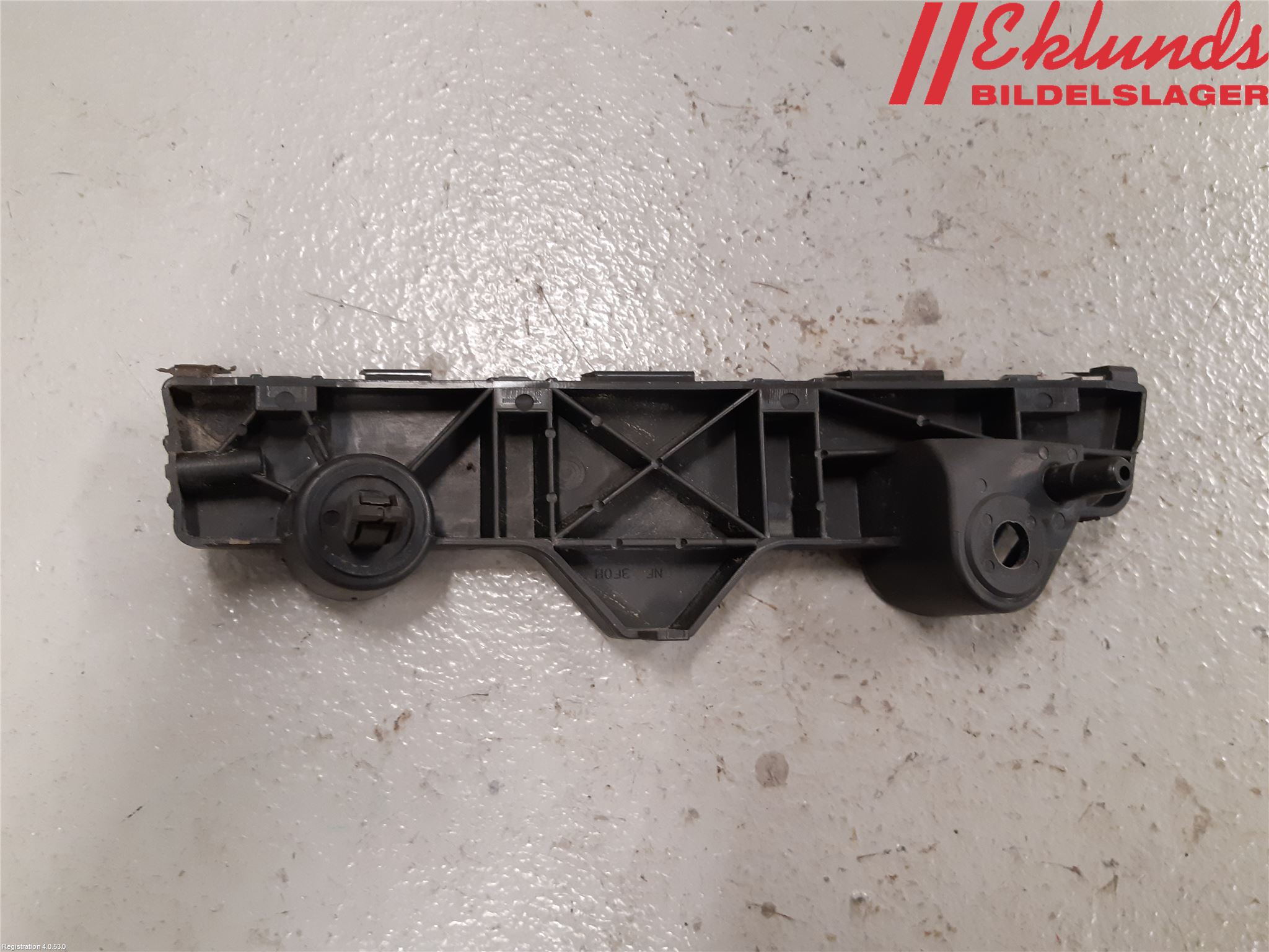 Mazda 2 (DE) 08-15 Stötfsidostycke Mellanlägg