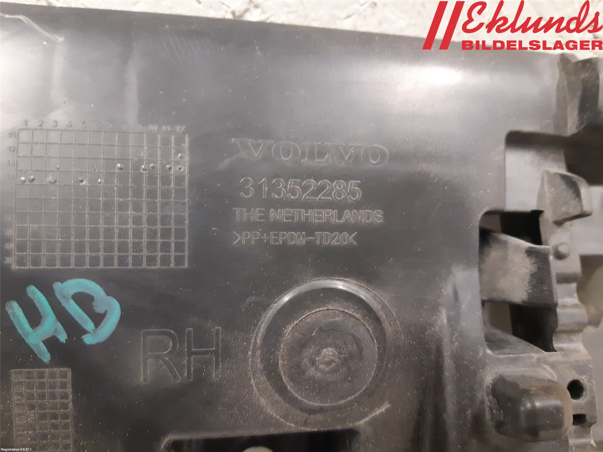 Volvo V60 14-18 Stötfångarfäste Bak Hö