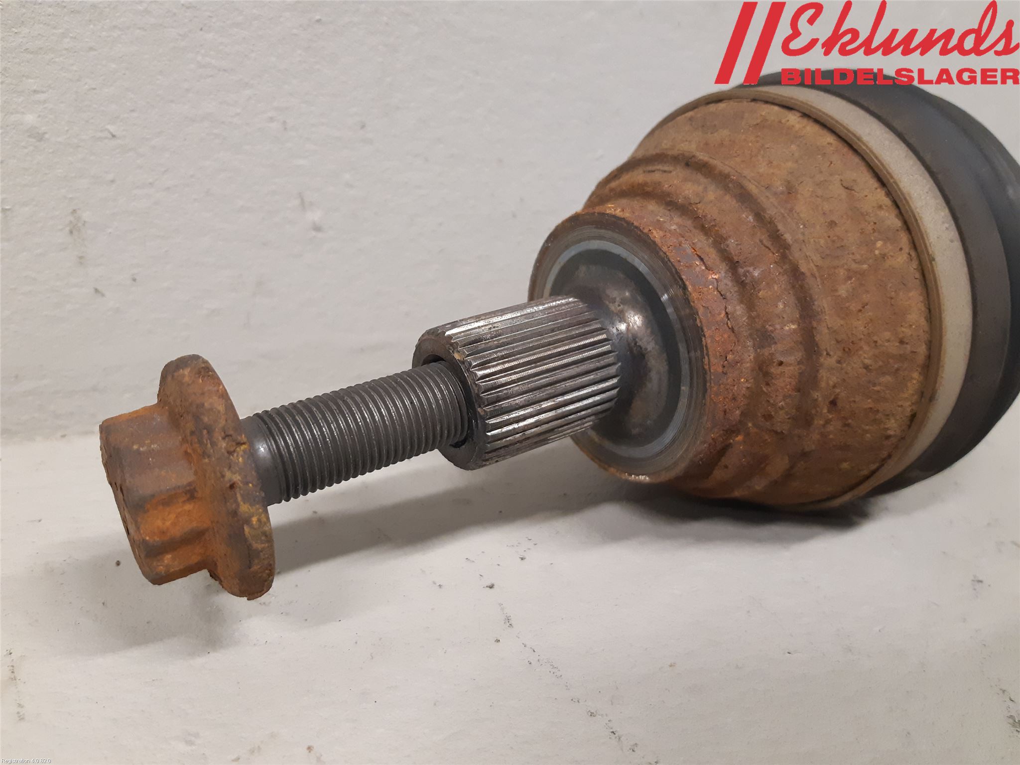 Volkswagen VW TOURAN 10-15 Drivaxel Fram Vänster