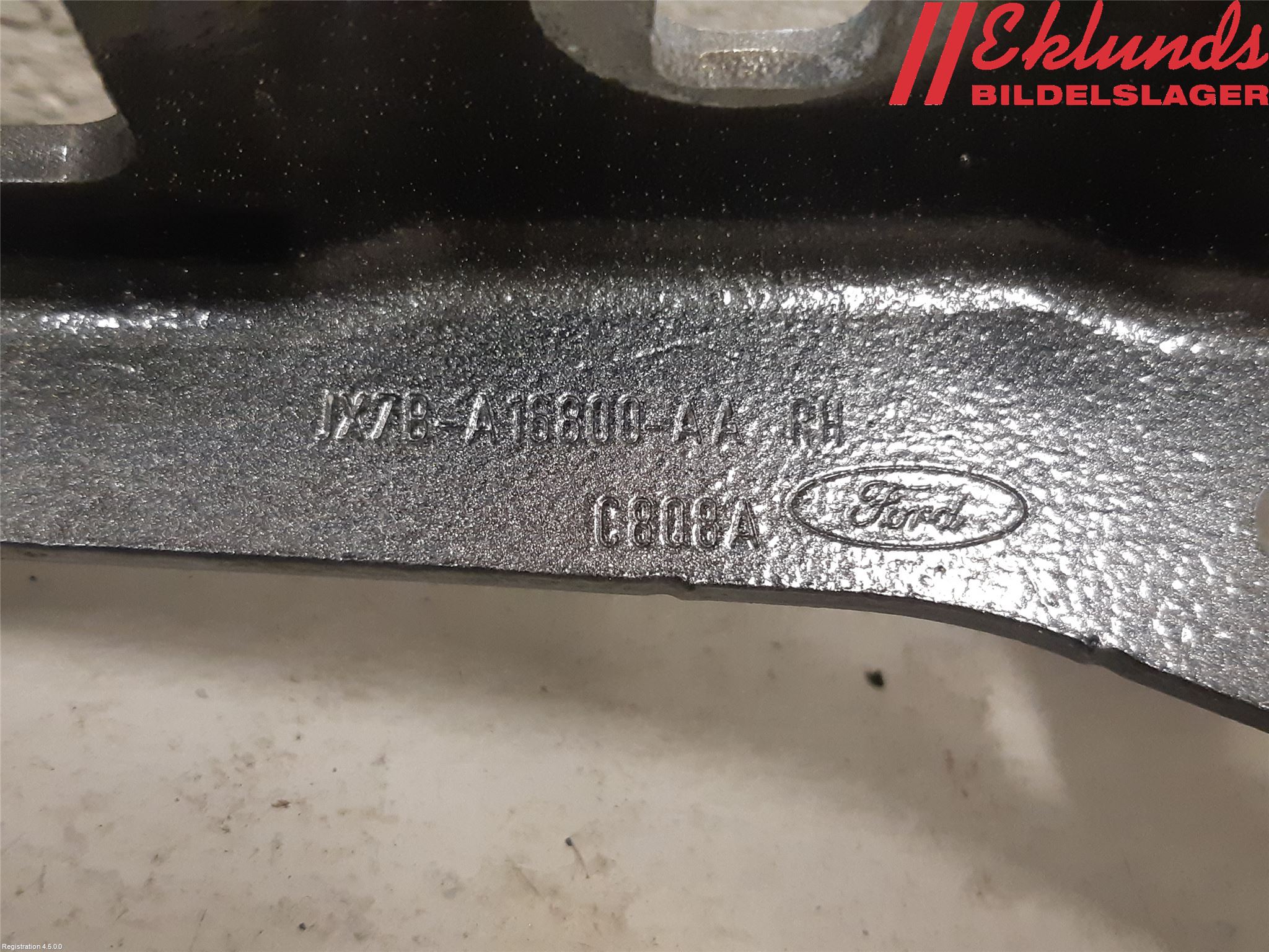 Ford FOCUS 19- Huvgångjärn