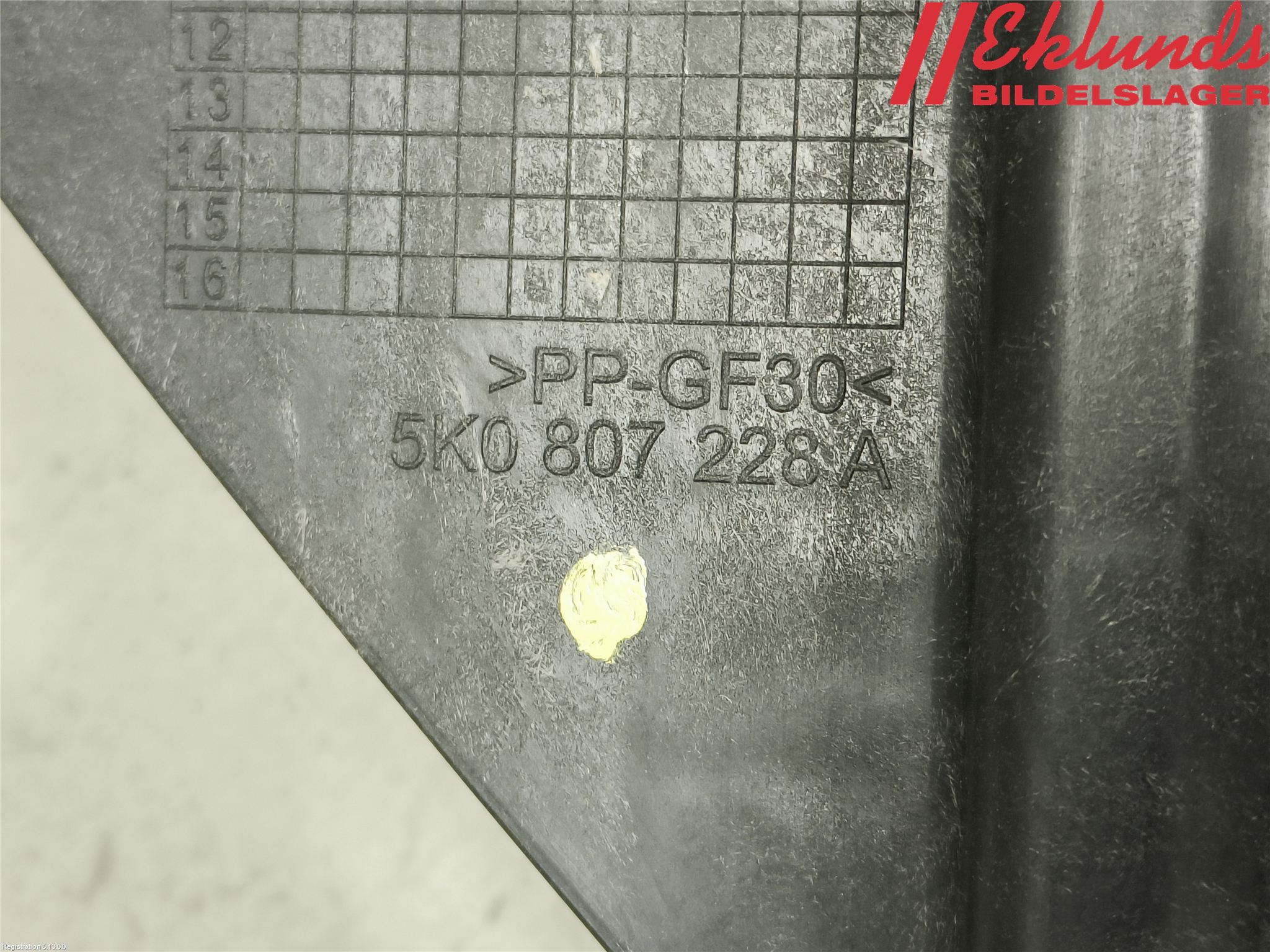Volkswagen VW GOLF VI 09-13 Strålkastarsarg Höger