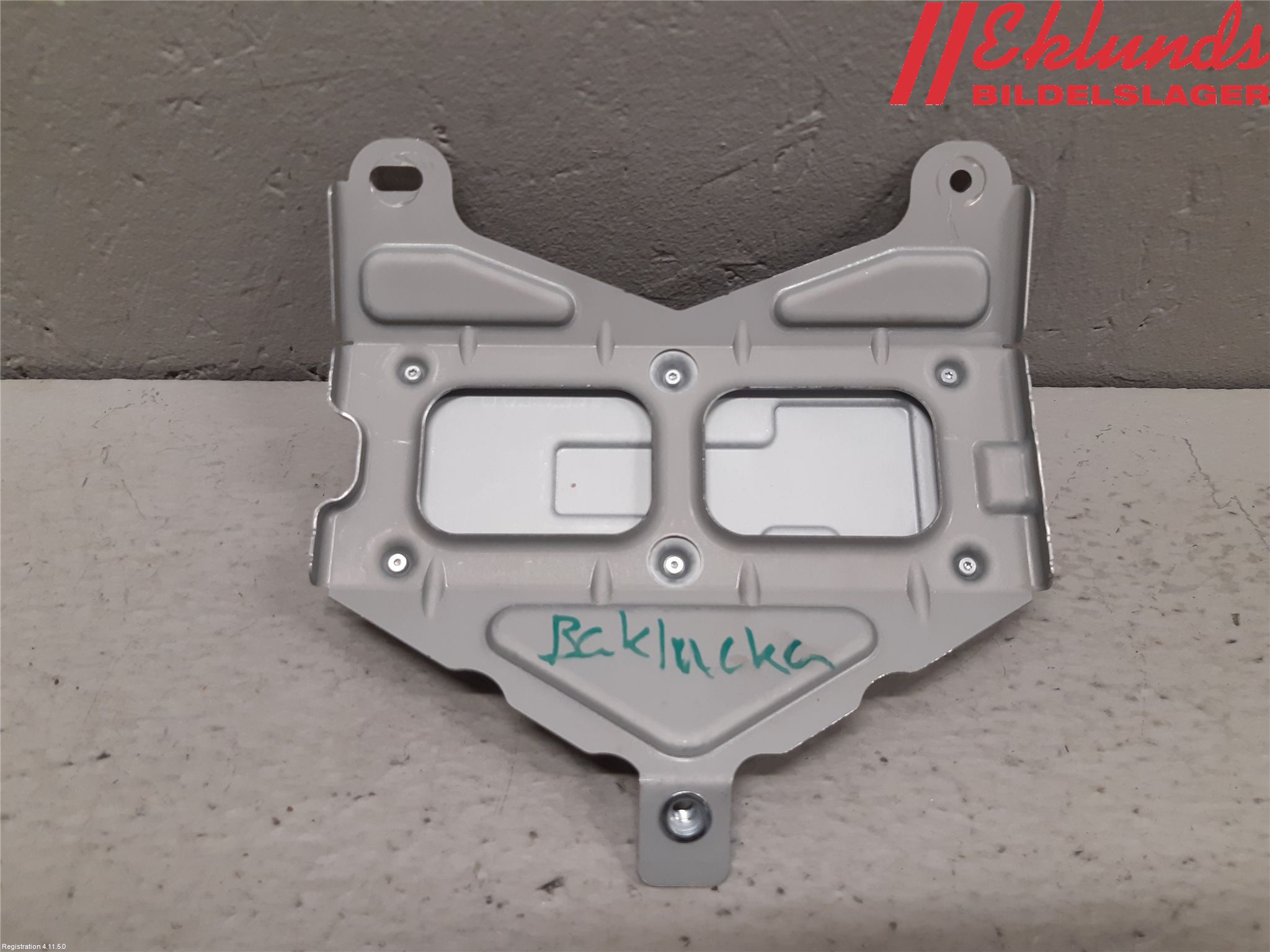 Tesla MODEL Y 21- Radio-Stereo Förstärkare