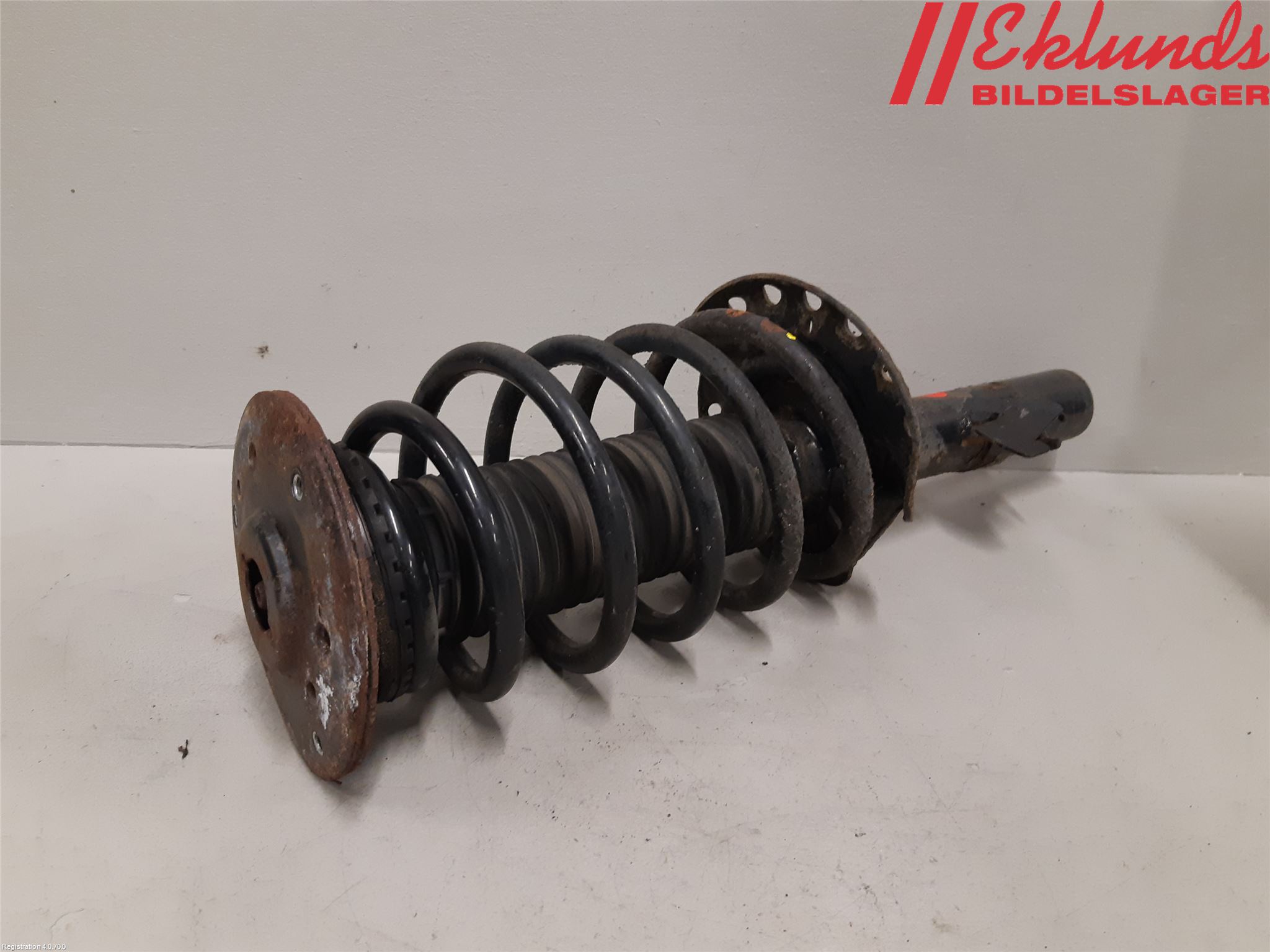 Volvo XC70 08-13 Fjäderben Fram Vänster