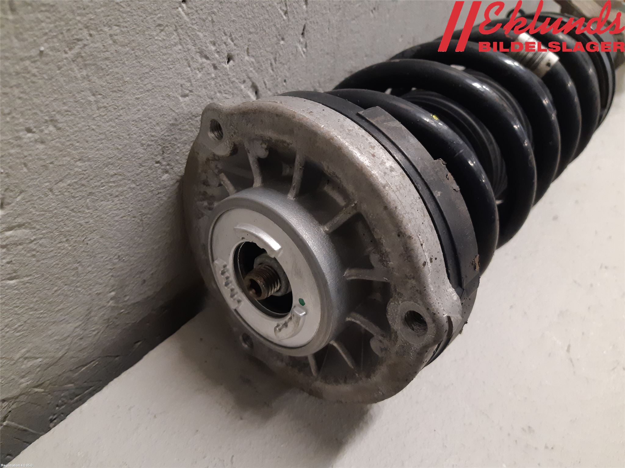 BMW 5 G30/G31/F90 17-23 Fjäderben Fram Vänster