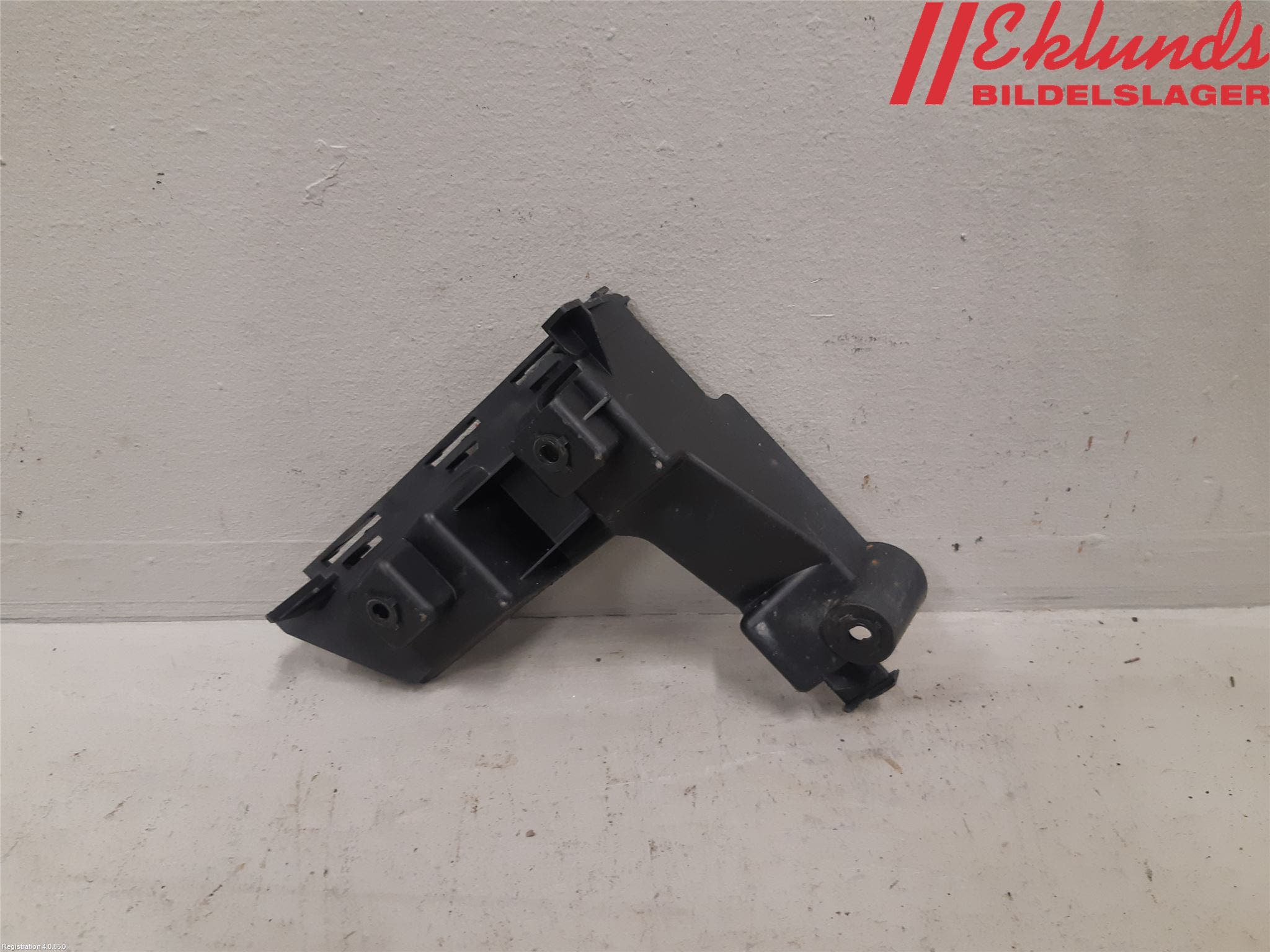 Volvo XC70 08-13 Stötfångarfäste Bak Hö
