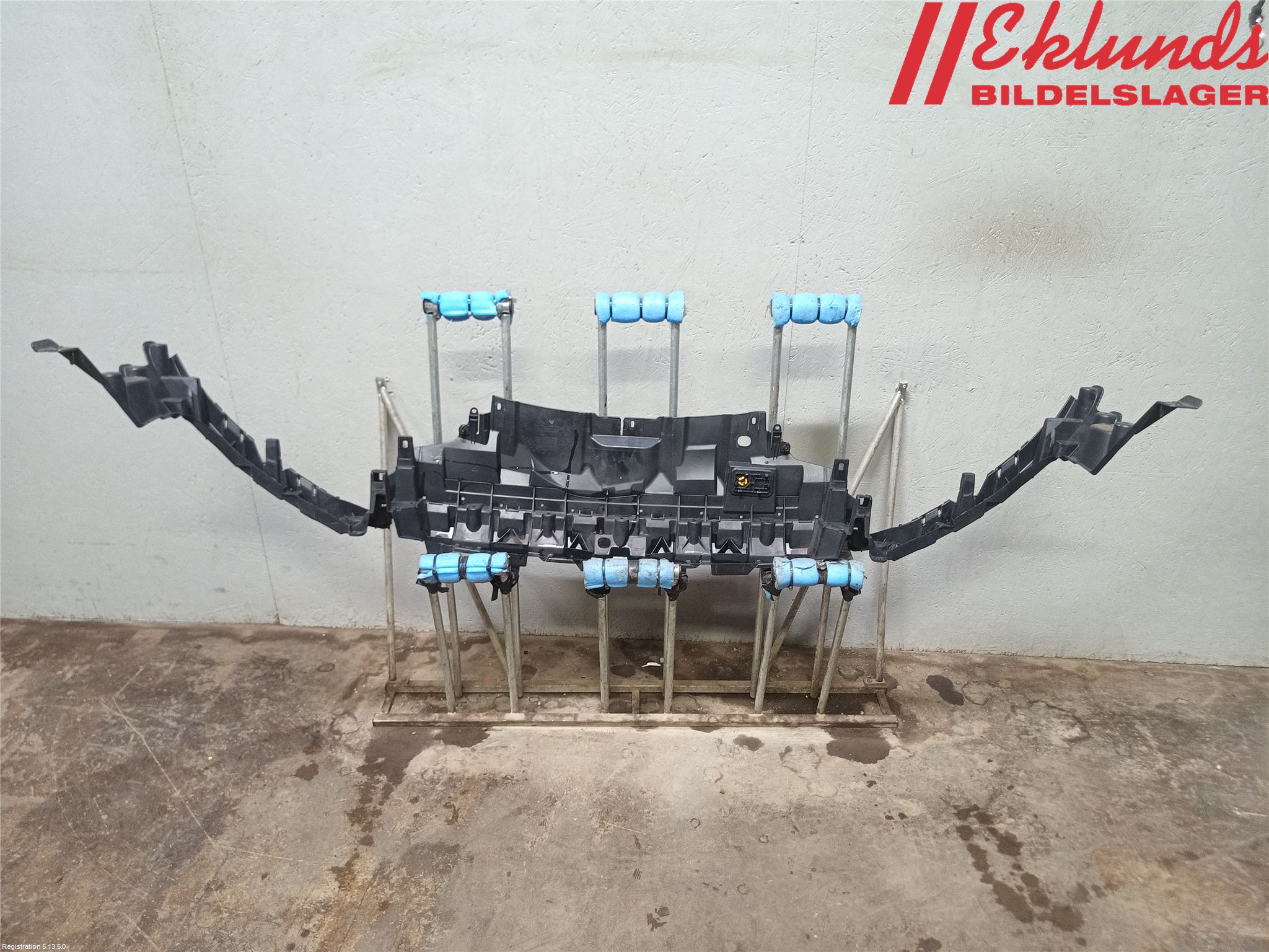 Ford FOCUS 15-18 Front Huvlåsplåt-Balk