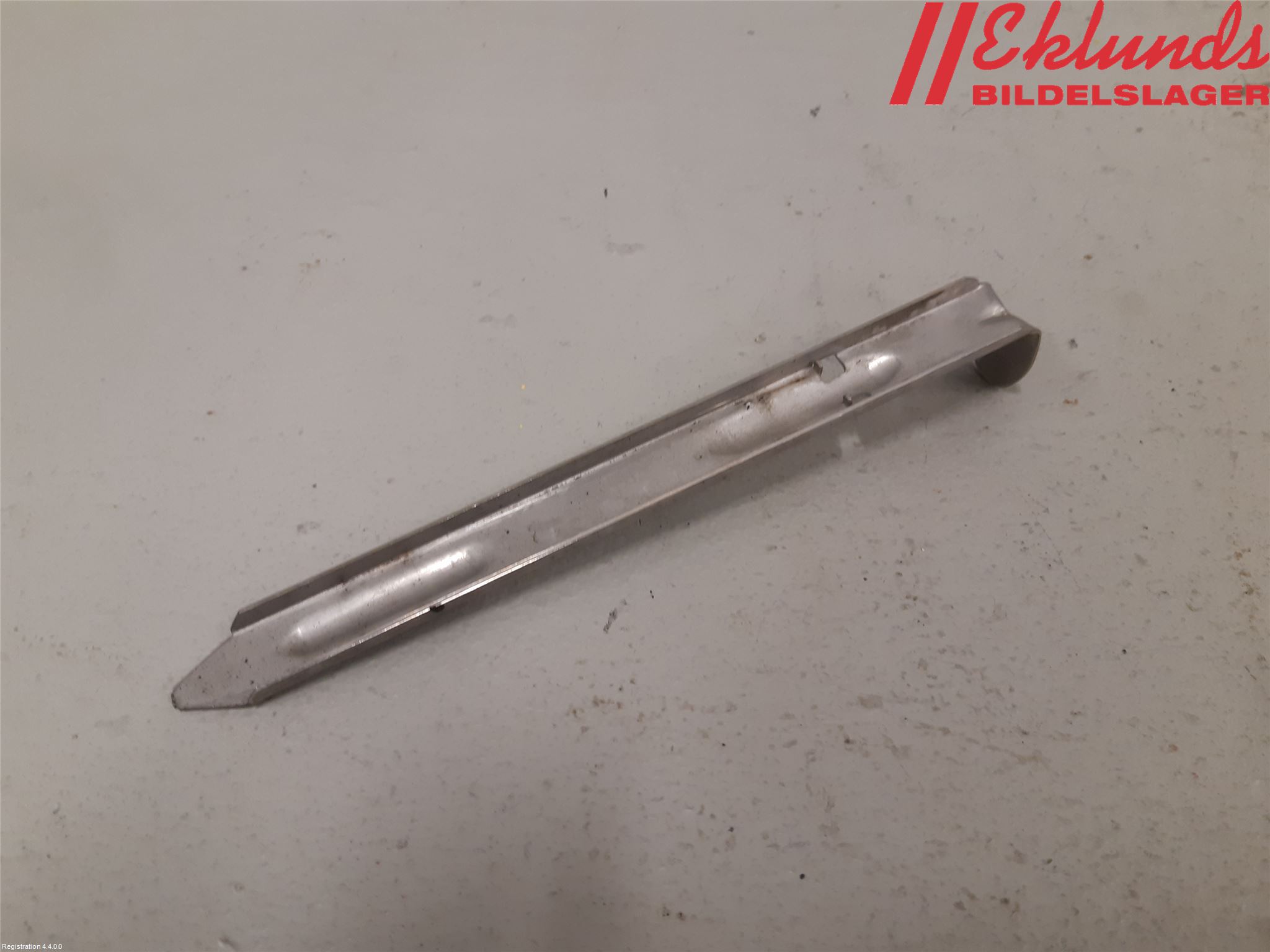 Volvo V70 08-13 Strålkast Fästsarg