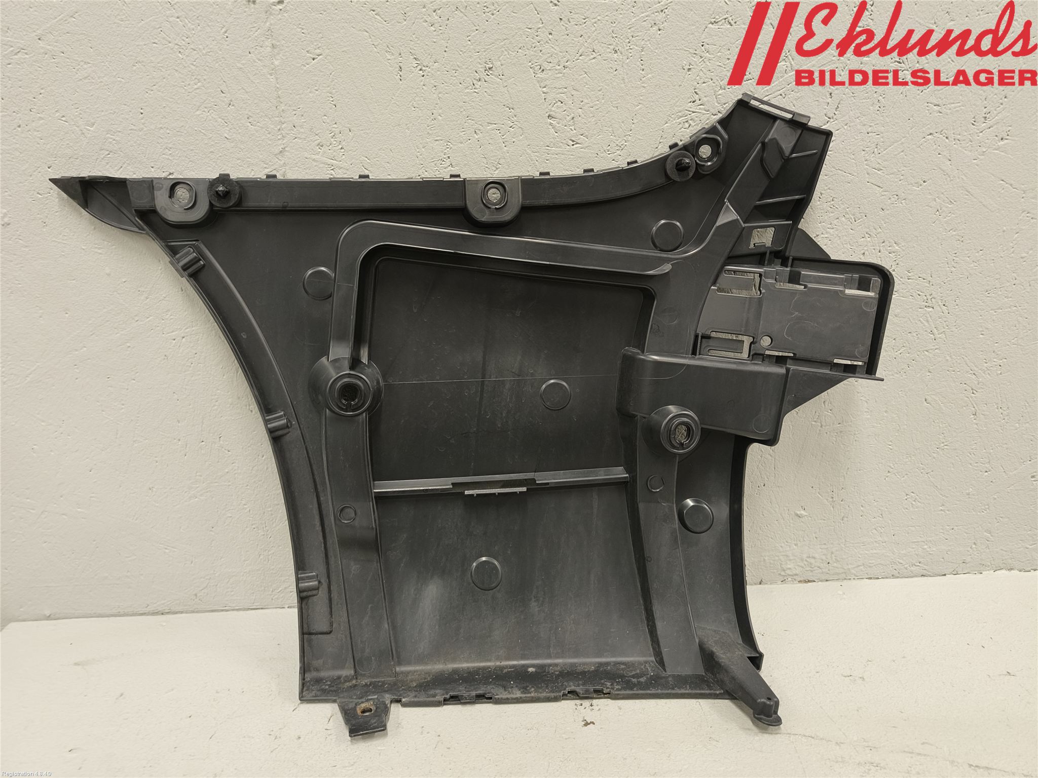BMW 5 G30/G31/F90 17-23 Stötfångarfäste Bak Hö